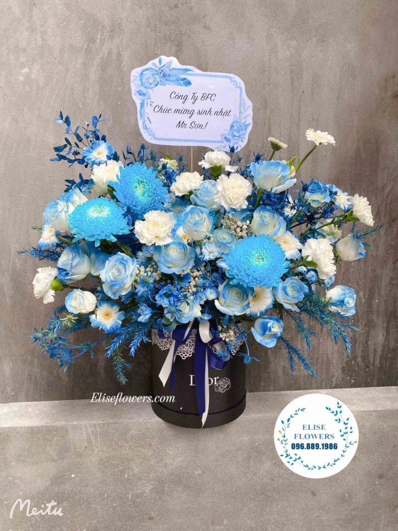 Lẵng hoa sinh nhật chồng yêu màu xanh dương - Hoa sinh nhật đẹp ở Hà Nội