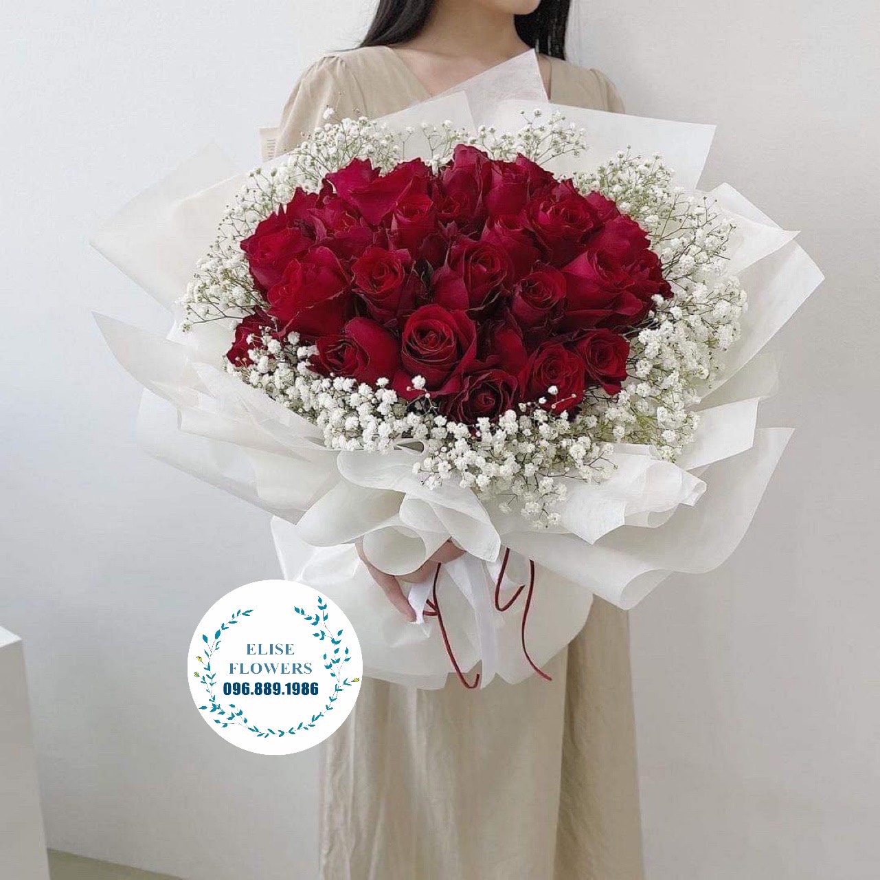 Bó hoa hồng đỏ mix baby trắng. Mua hoa hồng đỏ tặng bạn gái ở Hà Nội.