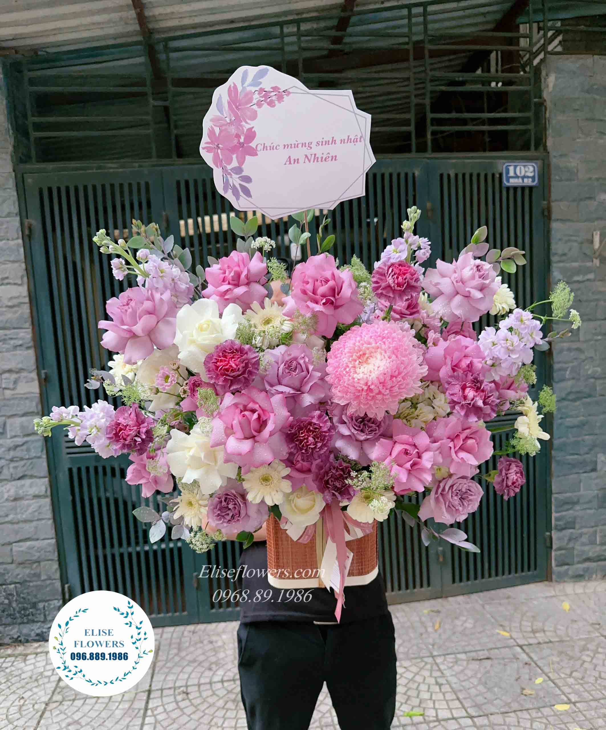 Lẵng hoa chúc mừng sinh nhật sếp nữ - Mẫu hoa tặng sinh nhật sếp đẹp sang trọng ở Hà Nội