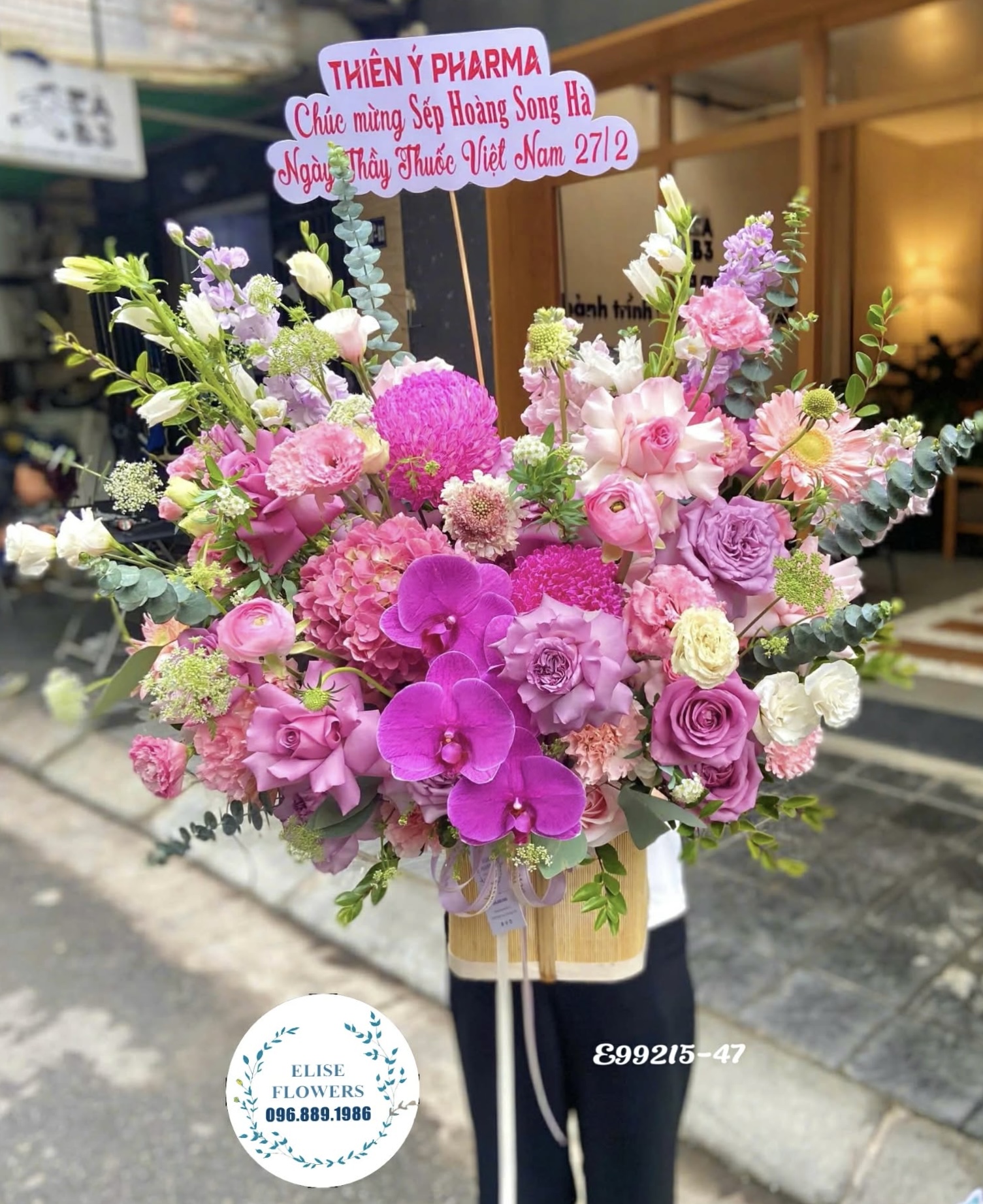 Hoa tươi Hà Nội. Lẵng hoa màu tím. Hoa tặng mẹ ý nghĩa. Điện hoa Eliseflowers