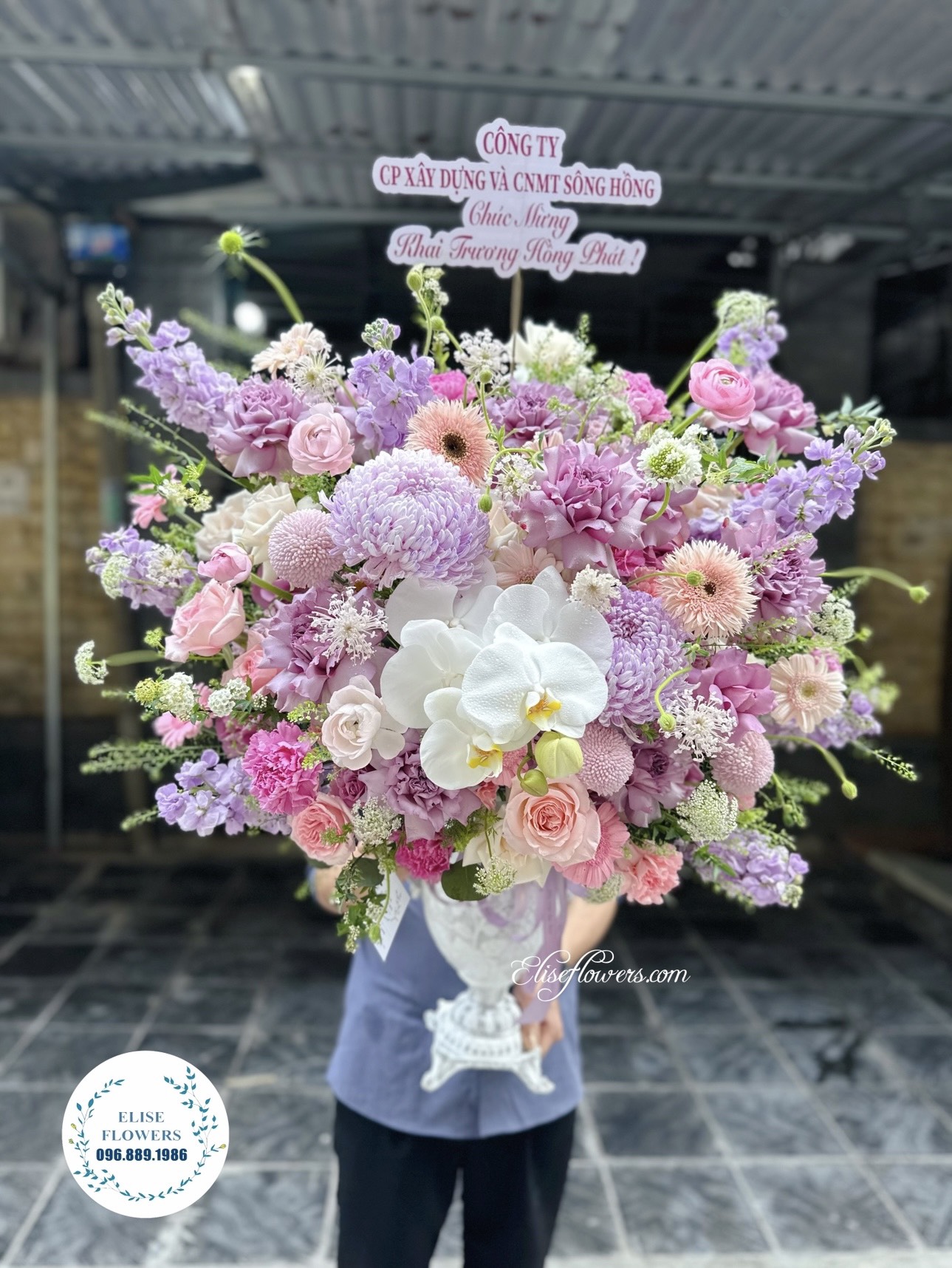 Bình hoa nhập khẩu tặng sếp, đối tác nhân ngày quốc tế phụ nữ 8/3. Shop hoa tươi Hà Nội.