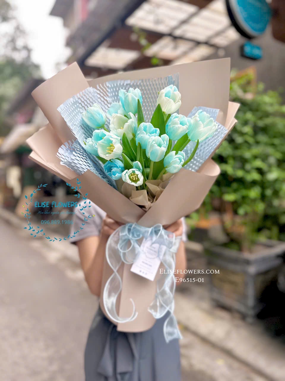 Bó hoa Tulip 15 bông tặng bạn gái tại Đống Đa. Dịch vụ giao hoa Tulip tận nơi, nhanh chóng.