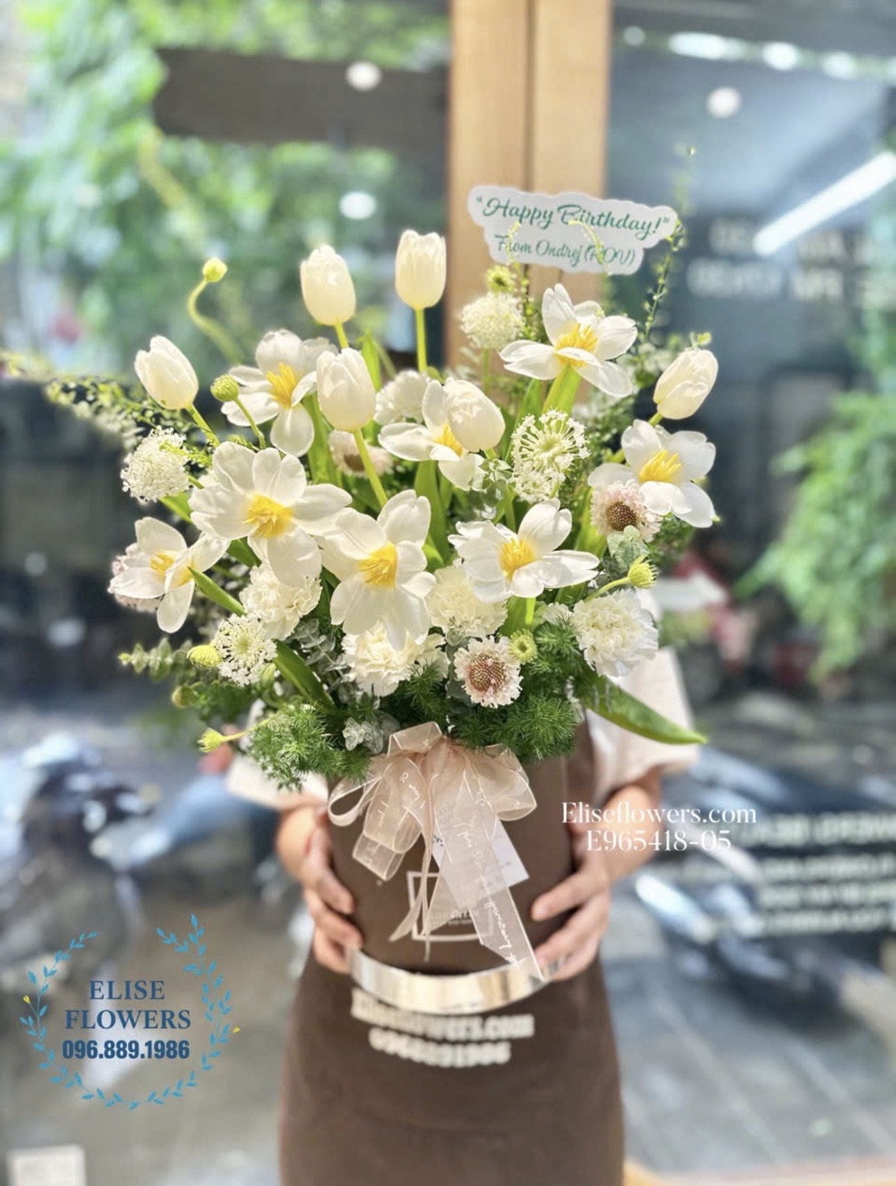 Hoa tulip Hà Nội . Lẵng hoa tulip đẹp ở Hà Nội. Mua hoa tulip Hà Nội. Hoa tulip tặng sinh nhật sếp