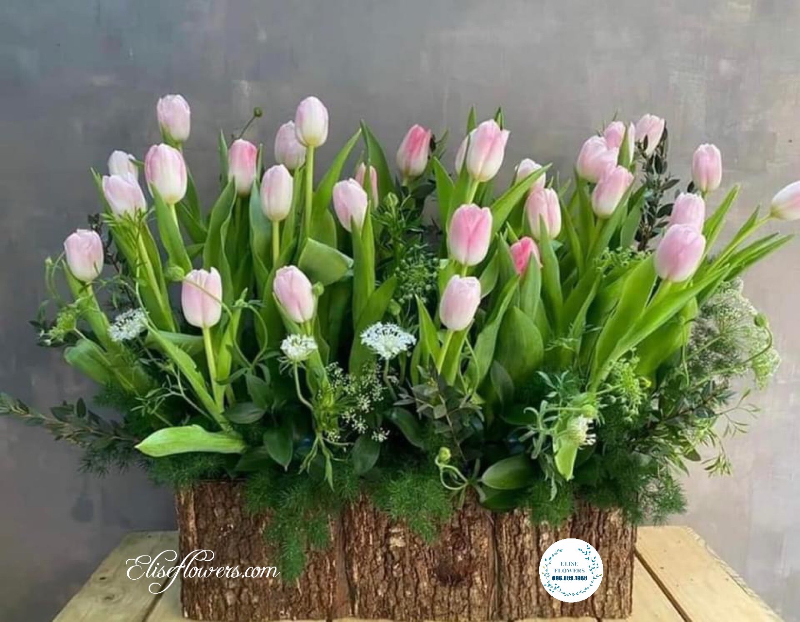 Hoa tulip Hà Nội. Đặt Lẵng Hoa Tulip Đẹp  Ở Hà Nội. Lẵng hoa tulip tặng sinh nhật bạn gái ở Quận Cầu Giấy, Đống Đa, Ba Đình, Nam Từ Liêm, Bắc Từ Liêm, Thanh Xuân, Hà Đông, Hoàn Kiếm, Hai Bà Trưng, Tây Hồ, Long Biên, Hoàng Mai. Hoa tặng Valentine đẹp