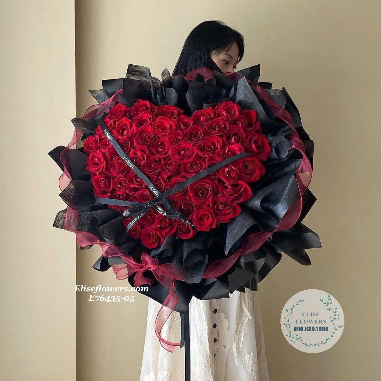 Bó hoa hồng đỏ trái tim 100 bông. Trẻ trung, cá tính - Elise Flowers