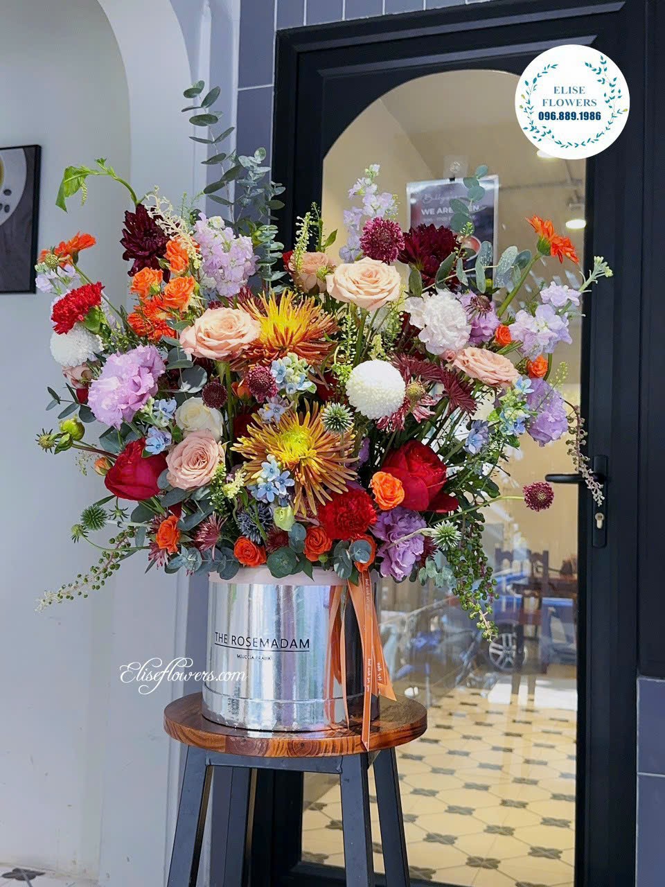 Hộp hoa tươi nhiều màu. Hộp hoa chúc mừng khai trương đẹp ở Hoàn Kiếm, Hà Nội
