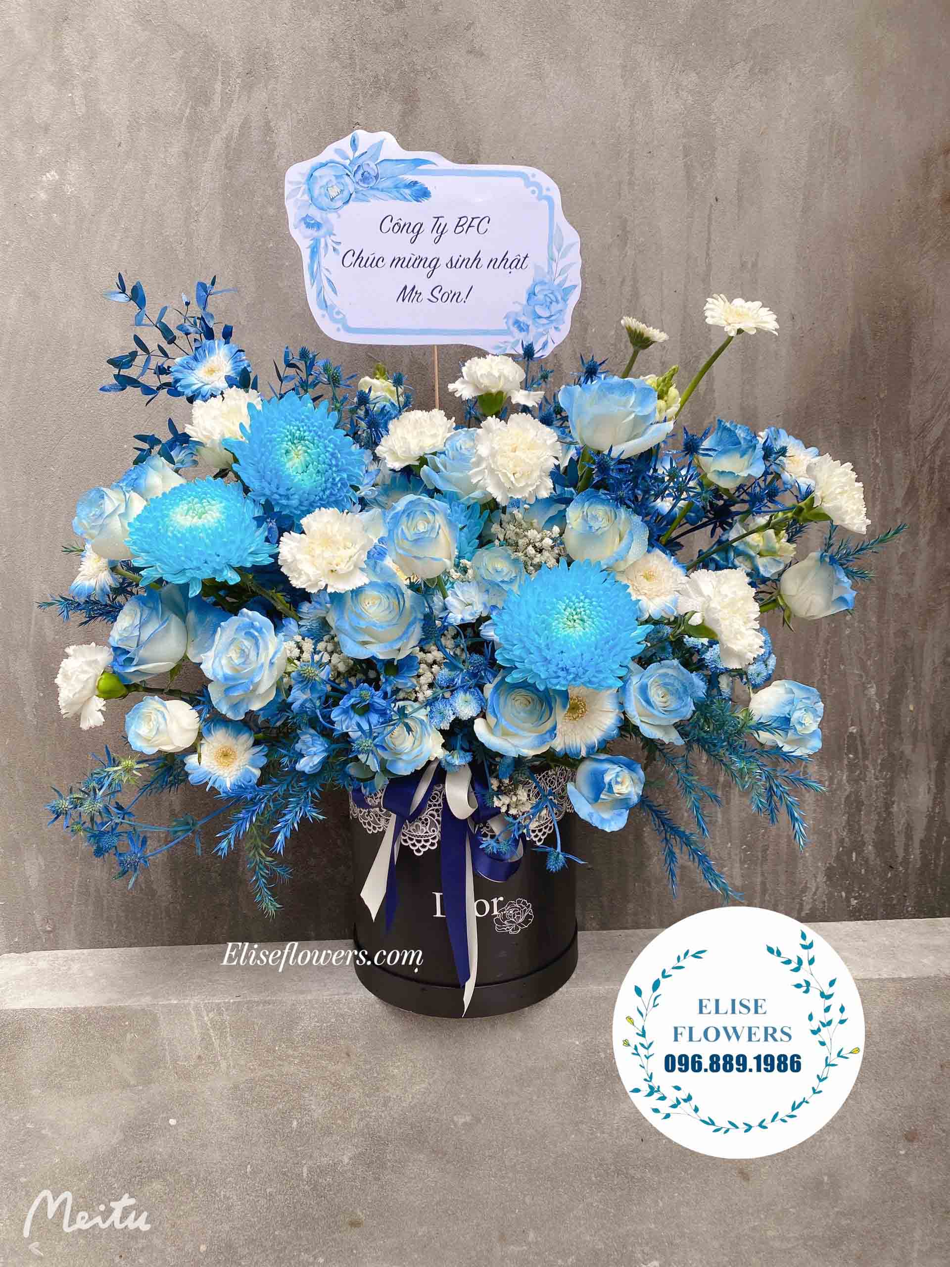 Mẫu hoa tặng sinh nhật sếp đẹp tại Eliseflowers | Hộp hoa xanh dương chúc mừng sinh nhật sếp nam