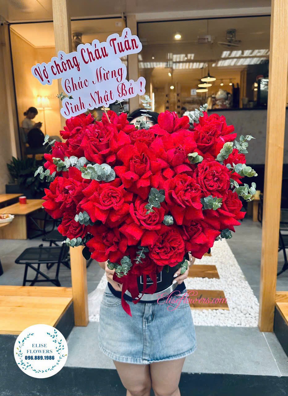 Hop-hoa-hong-do-tang-vo-yeu-o-Ha-Noi-Mua-hoa-hong-do-tang-vo-yeu-o-Ha-Noi