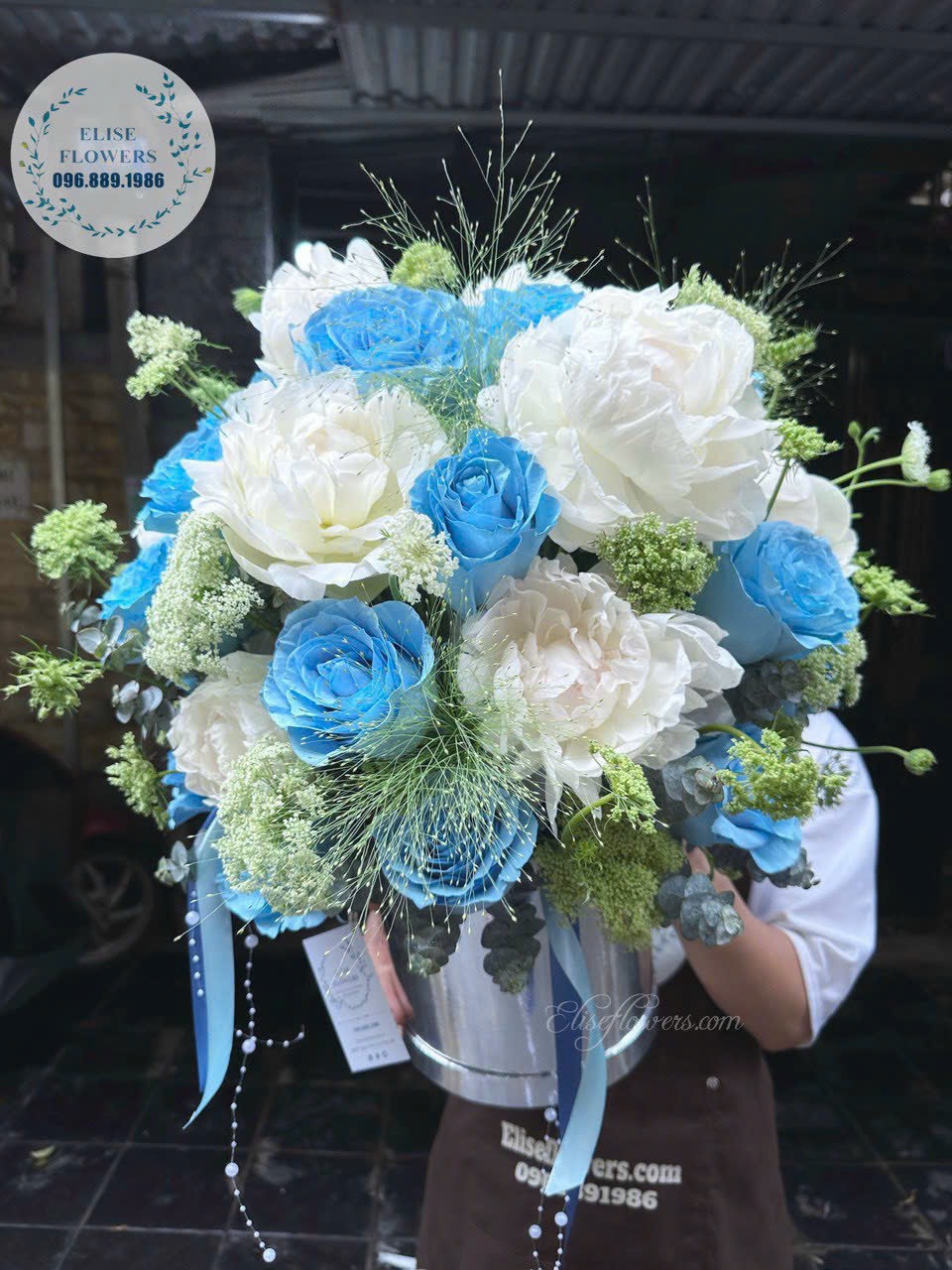 Dich-vu-dat-mua-hoa-sinh-nhat-chong-tai-Ha-Noi-Giao-hoa-tan-noi-nhanh-chong-tai-Dong-Da-Ha-Noi