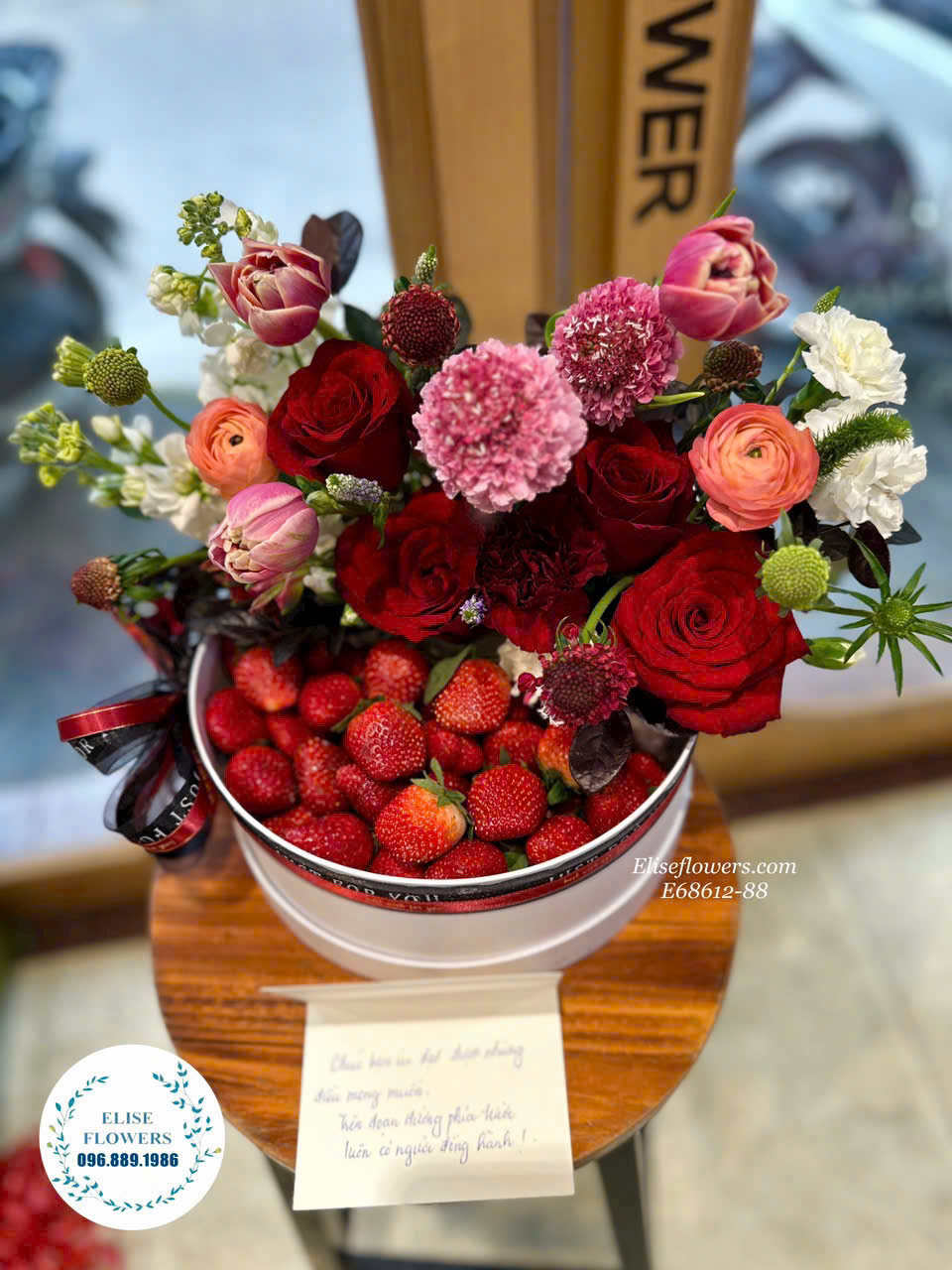 Địa chỉ đặt mua mẫu hộp hoa quả nhập khẩu đẹp tại Hà Nội. Giao hộp hoa quả nhập khẩu tặng sếp