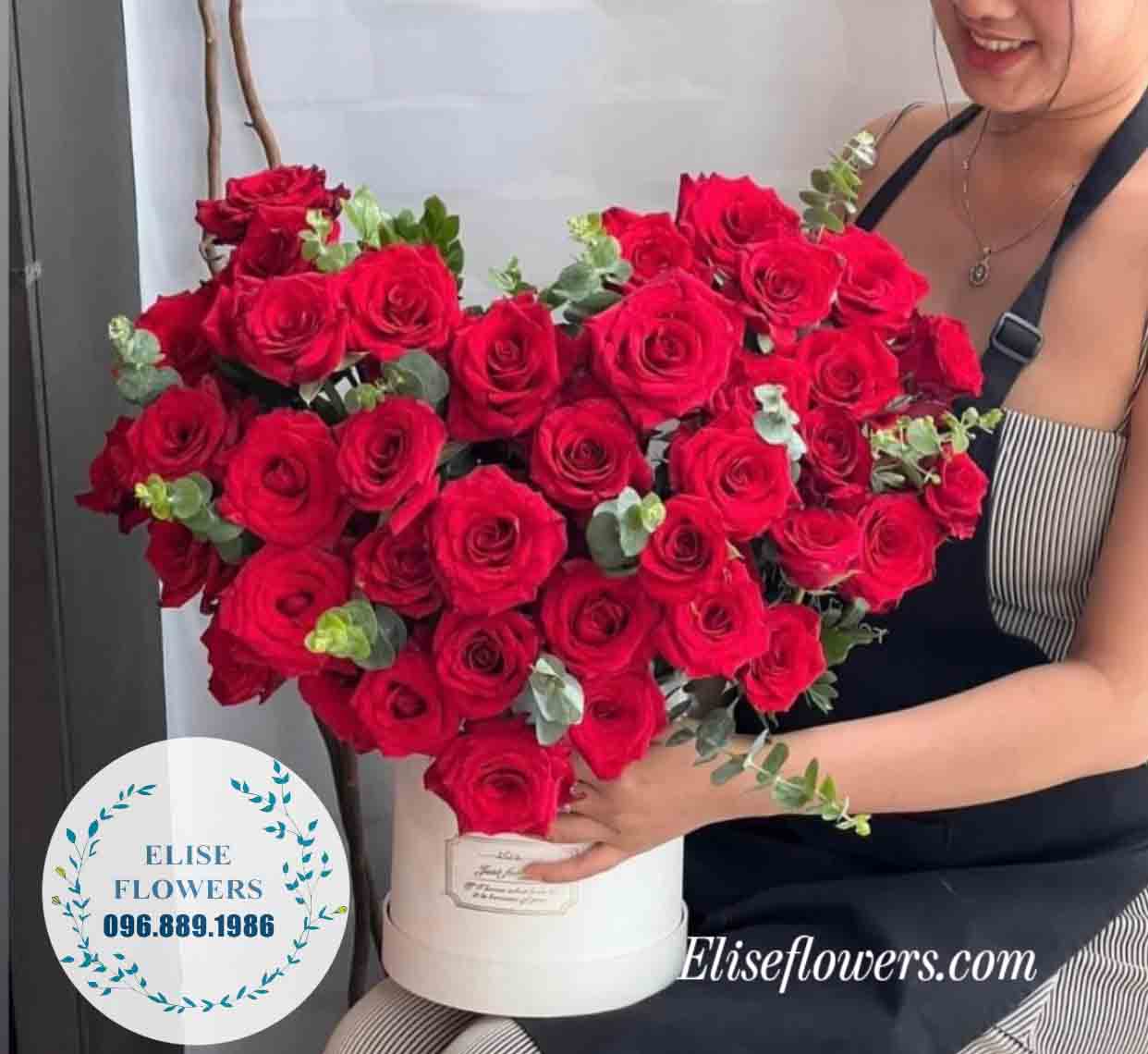 Hoa tình yêu | Hộp hoa hồng đỏ hình trái tim siêu lãng mạn ở Hà Nội