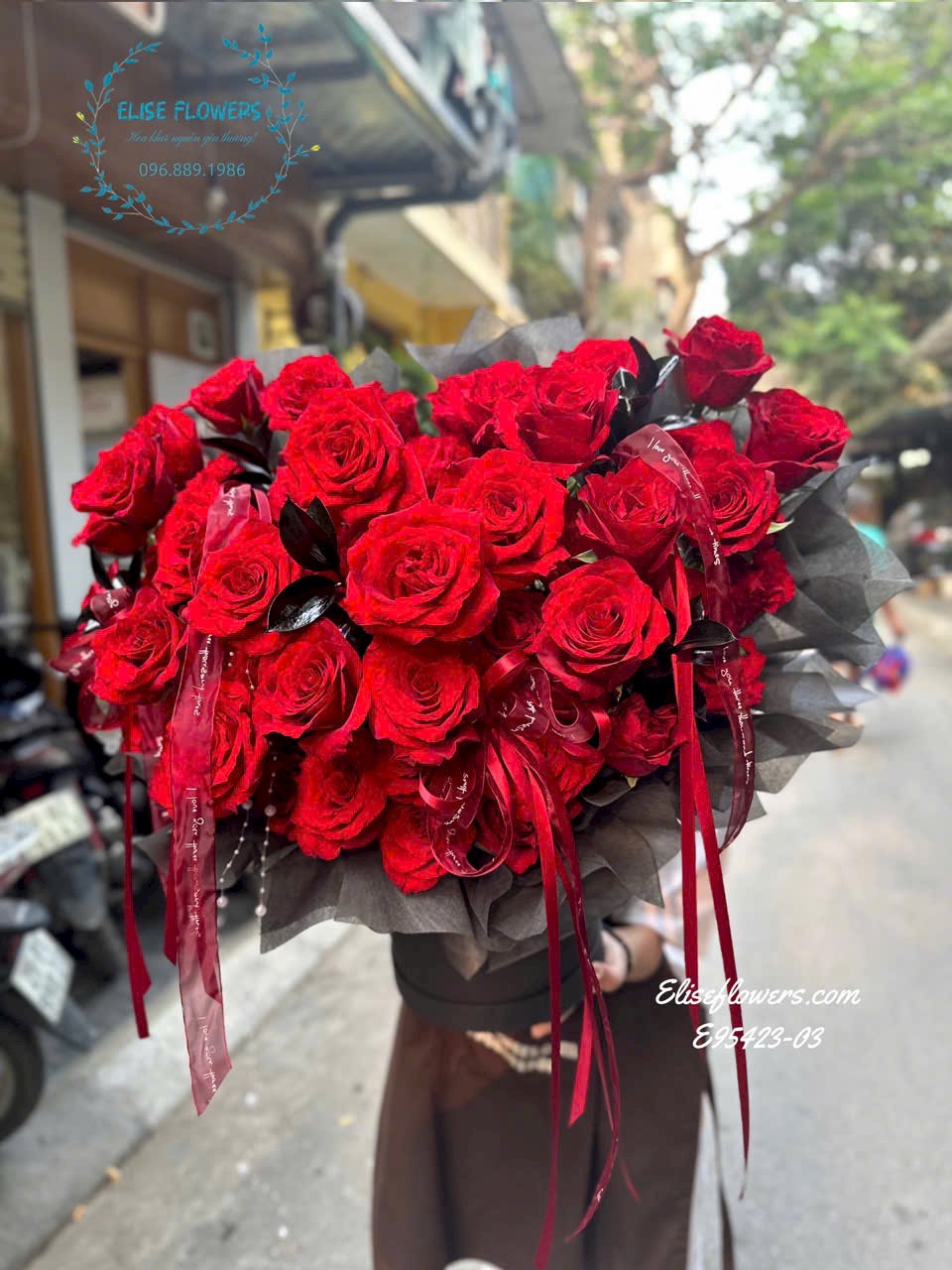 Hộp hoa kỉ niệm ngày cưới | Dịch vụ mua hộp hoa kỉ niệm ngày cưới