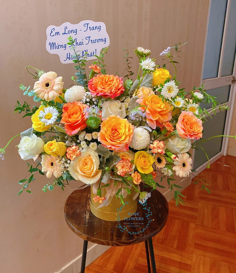 Mẫu hộp hoa tươi màu cam tặng làm quà khai trương đẹp