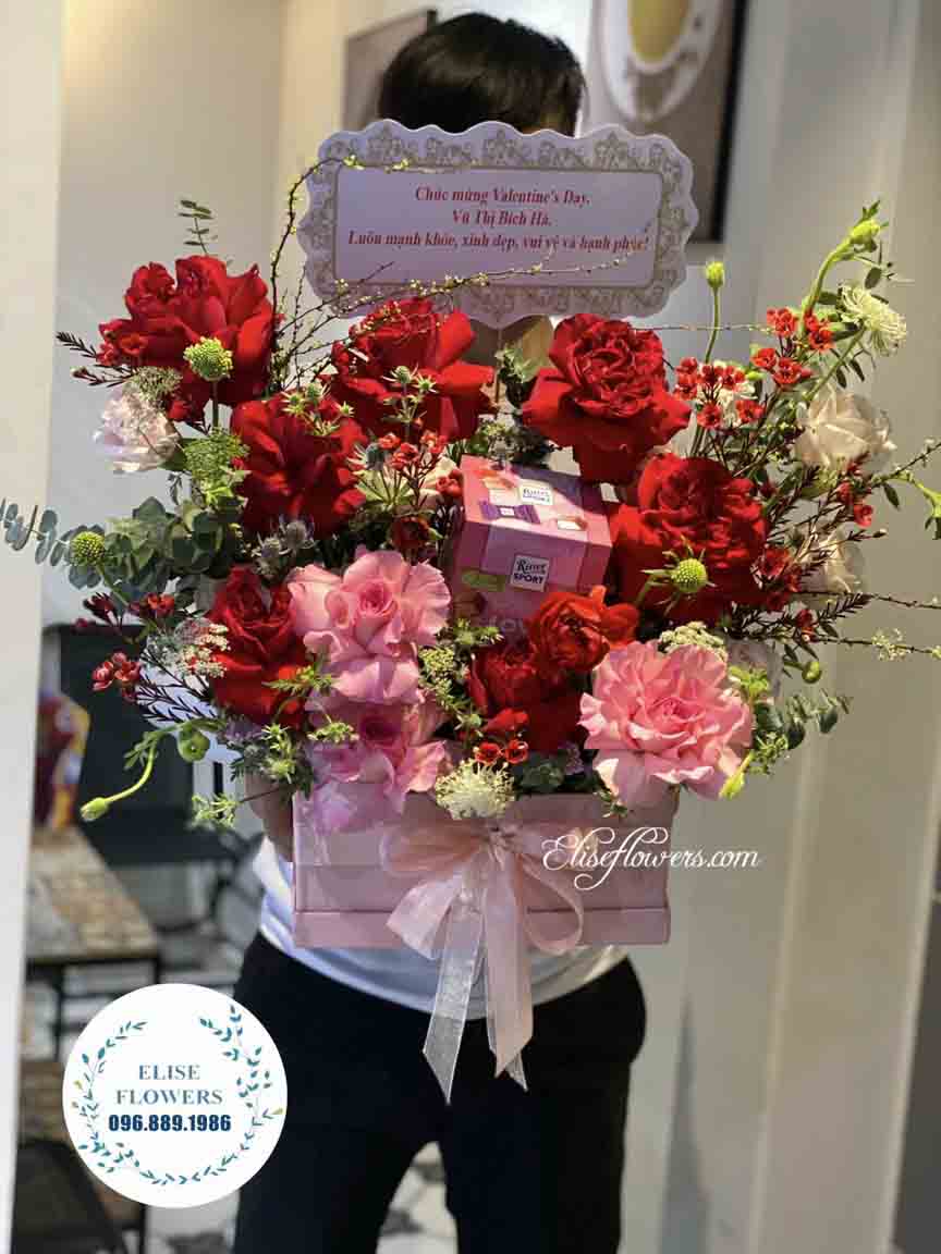 Hoa tình yêu | Hộp hoa tặng người yêu, người thương siêu dễ thương | Hộp hoa hồng ý nghĩa | Đặt hoa tặng bạn gái đẹp tại Hà Nội