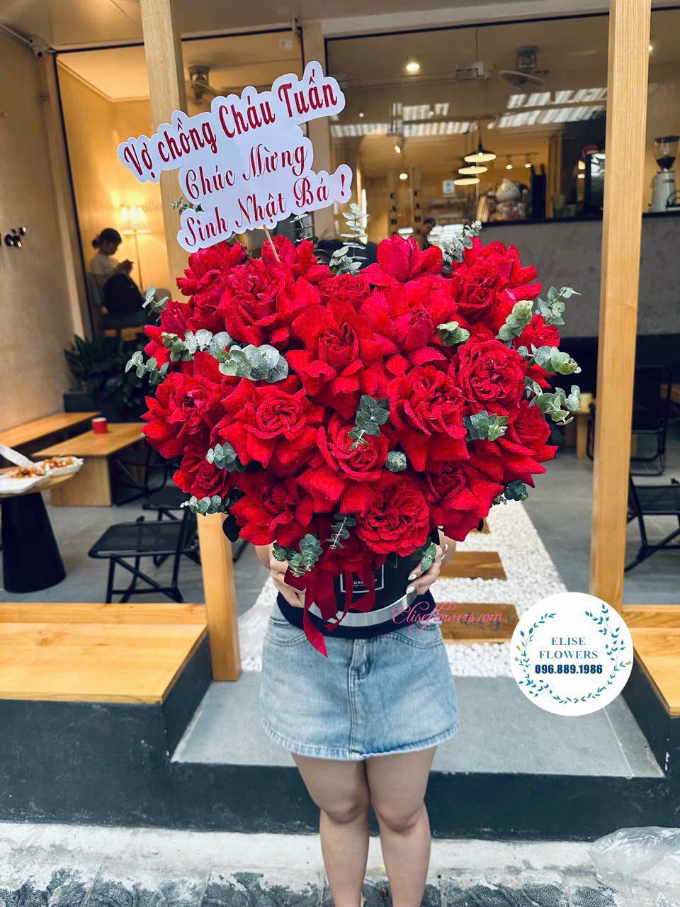 Dich-vu-dat-mua-hop-hoa-hong-do-hinh-trai-tim-dep-Mua-hop-hoa-hong-do-tang-vo-yeu