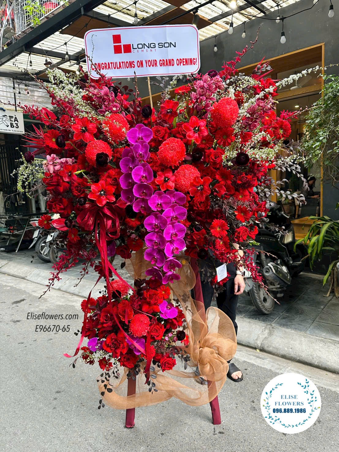Kệ hoa khai trương. Kệ hoa tone đỏ nhập khẩu sang trọng, cao cấp. Điện hoa tươi Eliseflowers