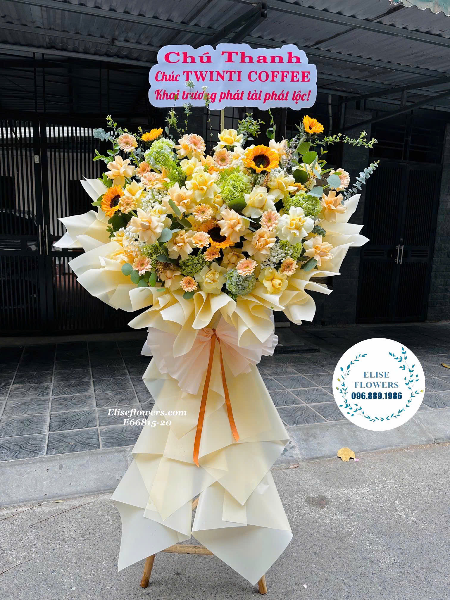 Kệ hoa chúc mừng khai trương ở quận Ba Đình. Hoa khai trương đẹp ở quận Ba Đình.