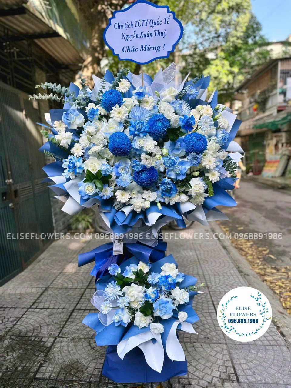 Kệ hoa khai trương màu xanh dương mát mắt - Hoa khai trương đẹp ở Hà Nội