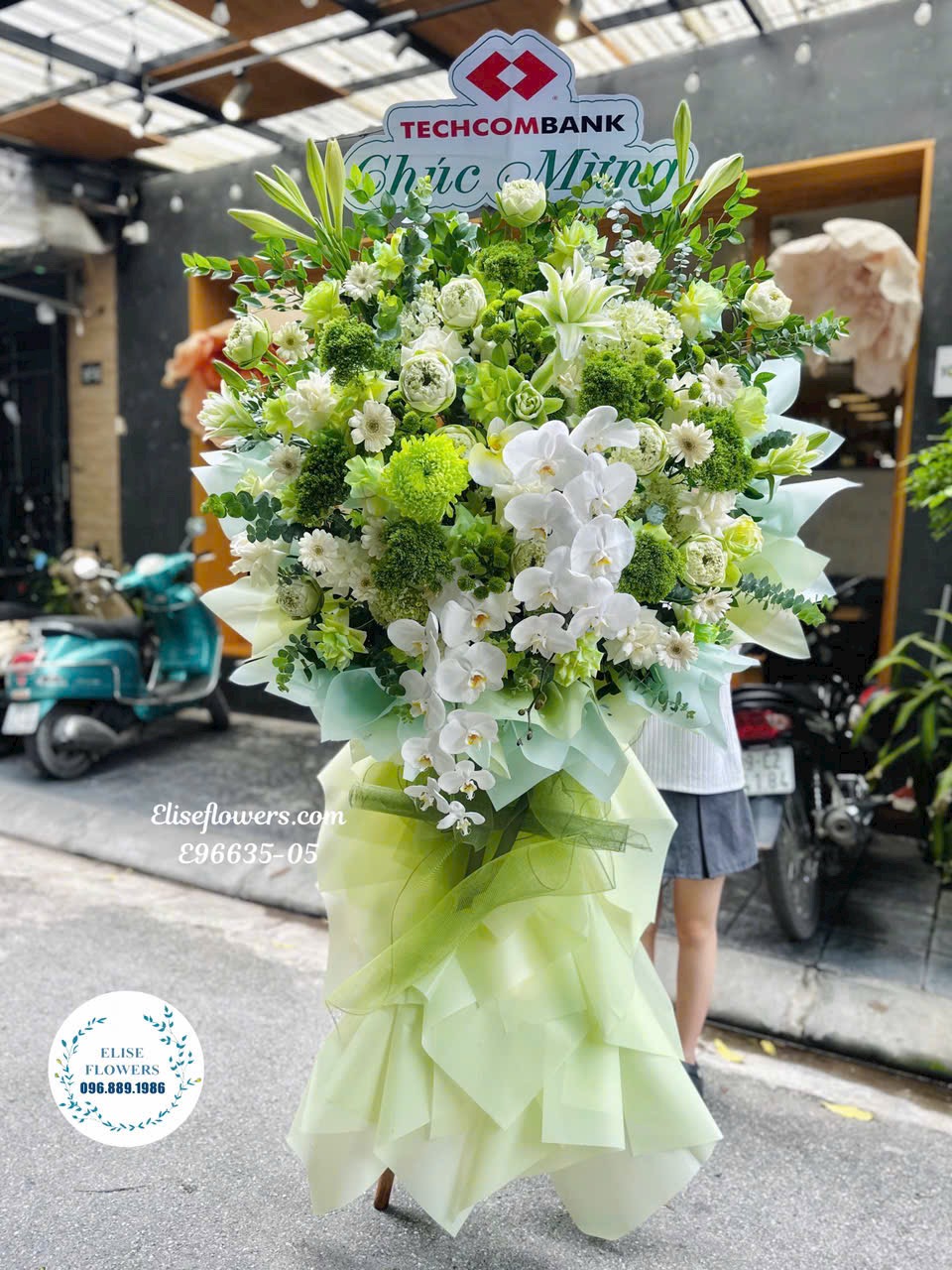 Hoa khai trương Hà Nội. Mua kệ hoa khai trương tone xanh lá sang trọng, cao cấp