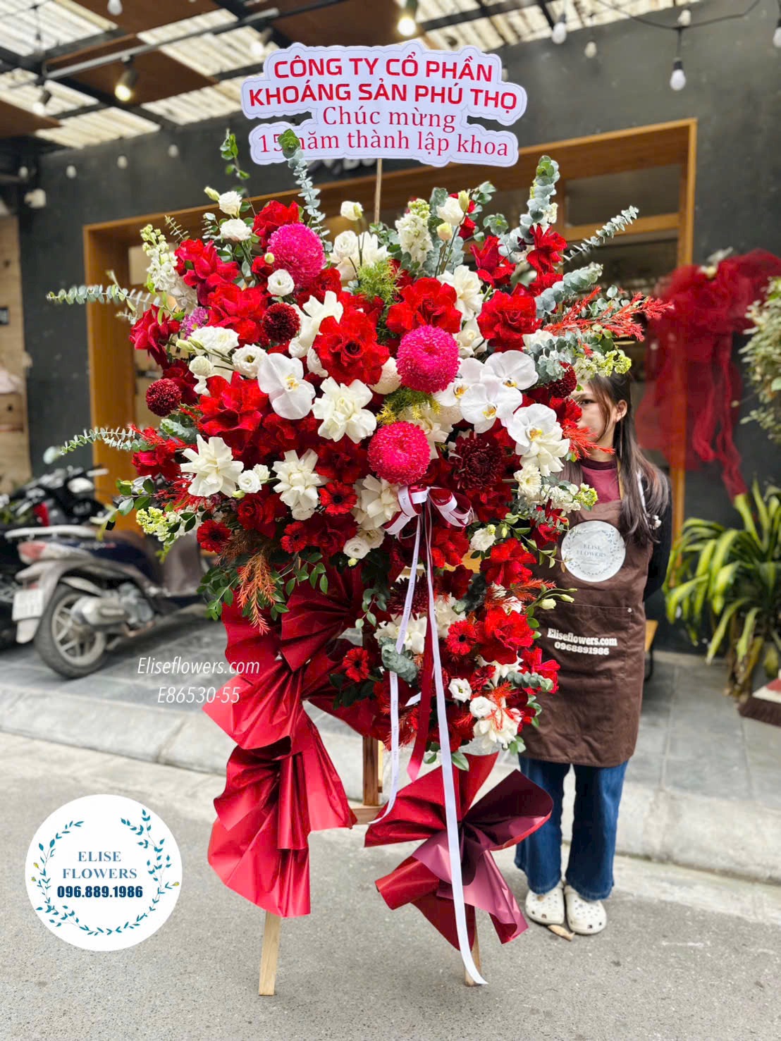 Hoa chúc mừng kỉ niệm thành lập công ty. Kệ hoa tone đỏ cao cấp. Hoa khai trương Hà Nội