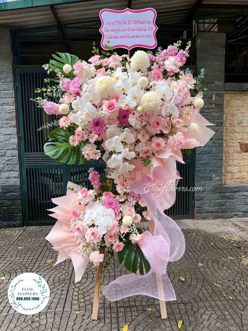 Kệ hoa 2 tầng sang chảnh chúc mừng Ngày Báo Chí Việt Nam  | Kệ hoa tươi nhập màu hồng