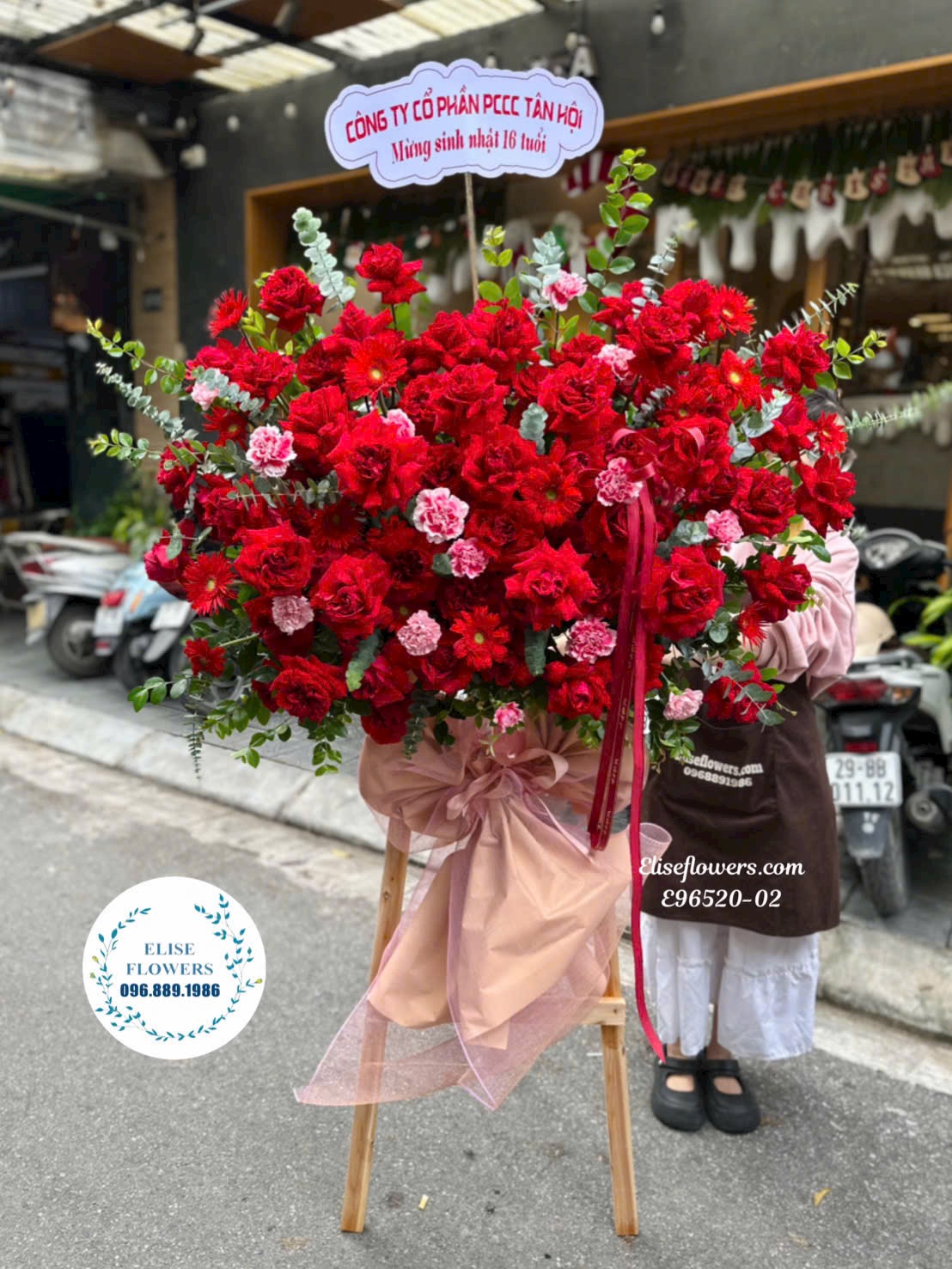 Hoa tươi Hà Nội. Đặt mua hoa chúc mừng 20/11. Kệ hoa đẹp Hà Nội. Eliseflowers
