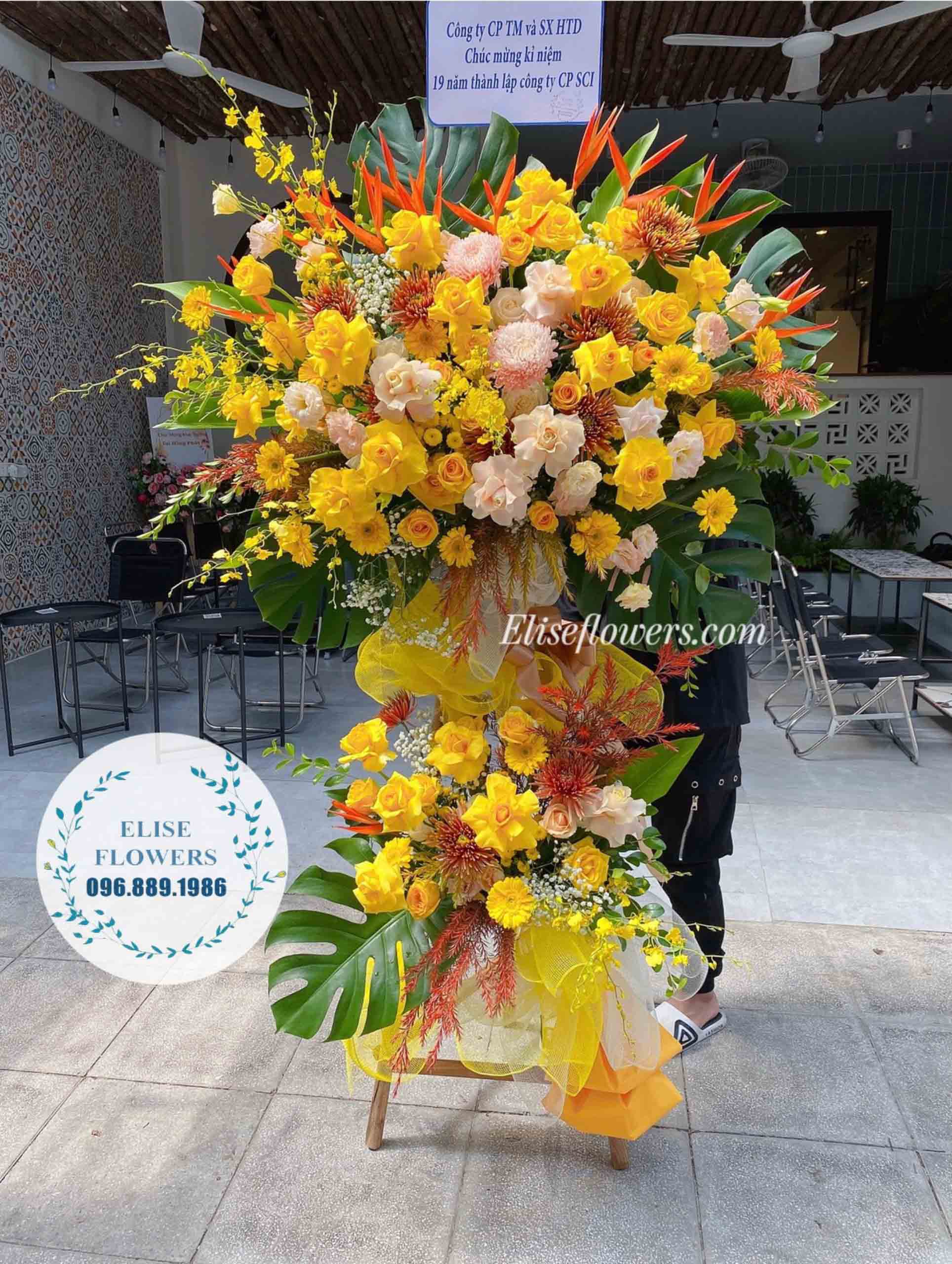 Kệ hoa chúc mừng sự kiện màu vàng phát tại phát lộn | Hoa tươi ở Hà Nội