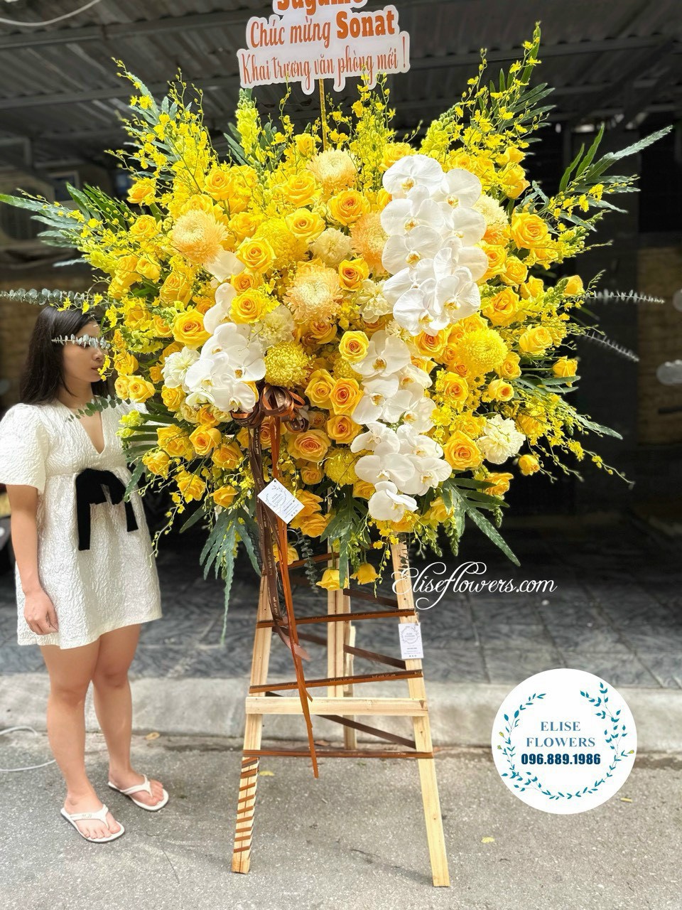 Ke-hoa-su-kien-cao-cap-tai-ha-noi-dịchh-vu-dat-hoa-su-kien-cao-cap