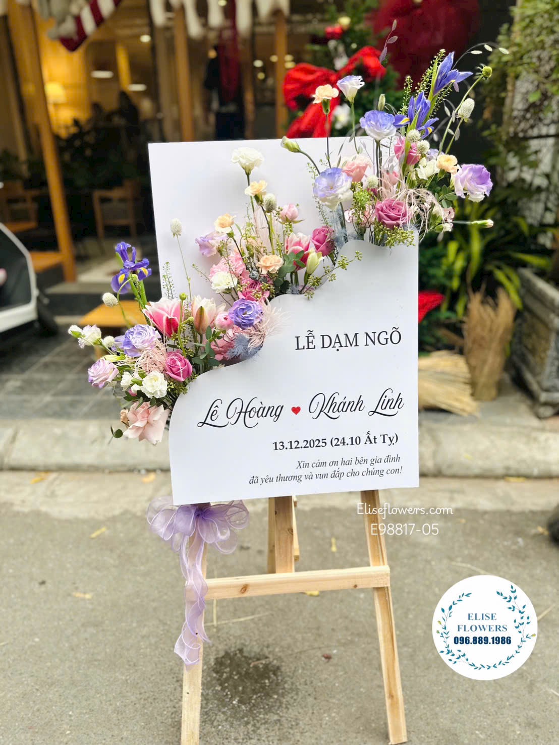 Kệ Hoa Dạm Ngõ Hiện Đại. Hoa Chúc Mừng Lễ Đính Hôn Cao Cấp