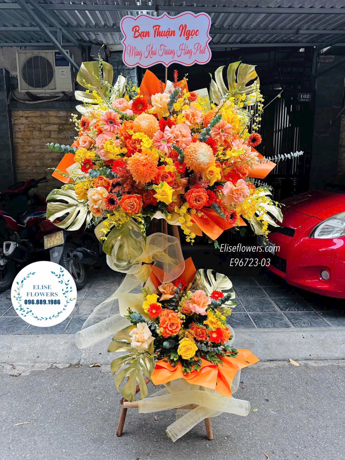 Hoa khai trương Cầu Giấy. Kệ hoa tone cam phú quý, tài lộc. Hoa chúc mừng sự kiện