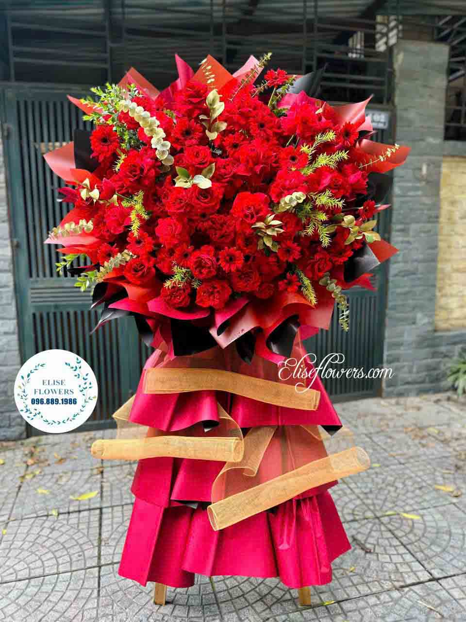 Kệ hoa màu đỏ chúc mừng khai trương hồng phát tại Hà Nội | Điện hoa khai trương ở quận Cầu Giấy