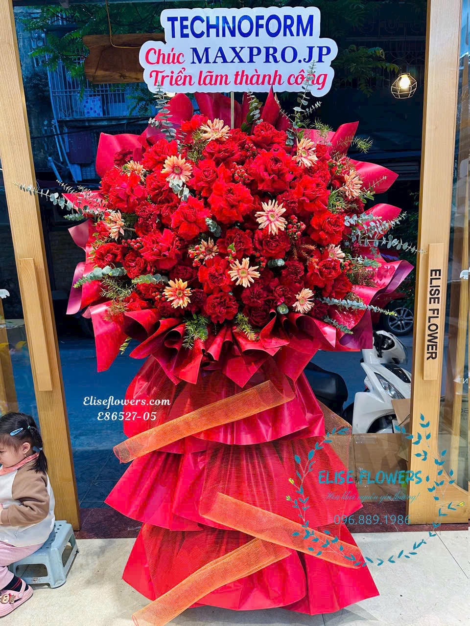 Kệ hoa khai trương ở Hồ Tây - Dịch vụ giao hoa nhanh Elise Flowers.