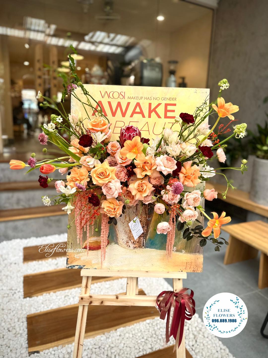 Kệ hoa khung tranh khai trương đẹp ở Hà Nội. Hoa khai trương sang trọng ở Hà Nội