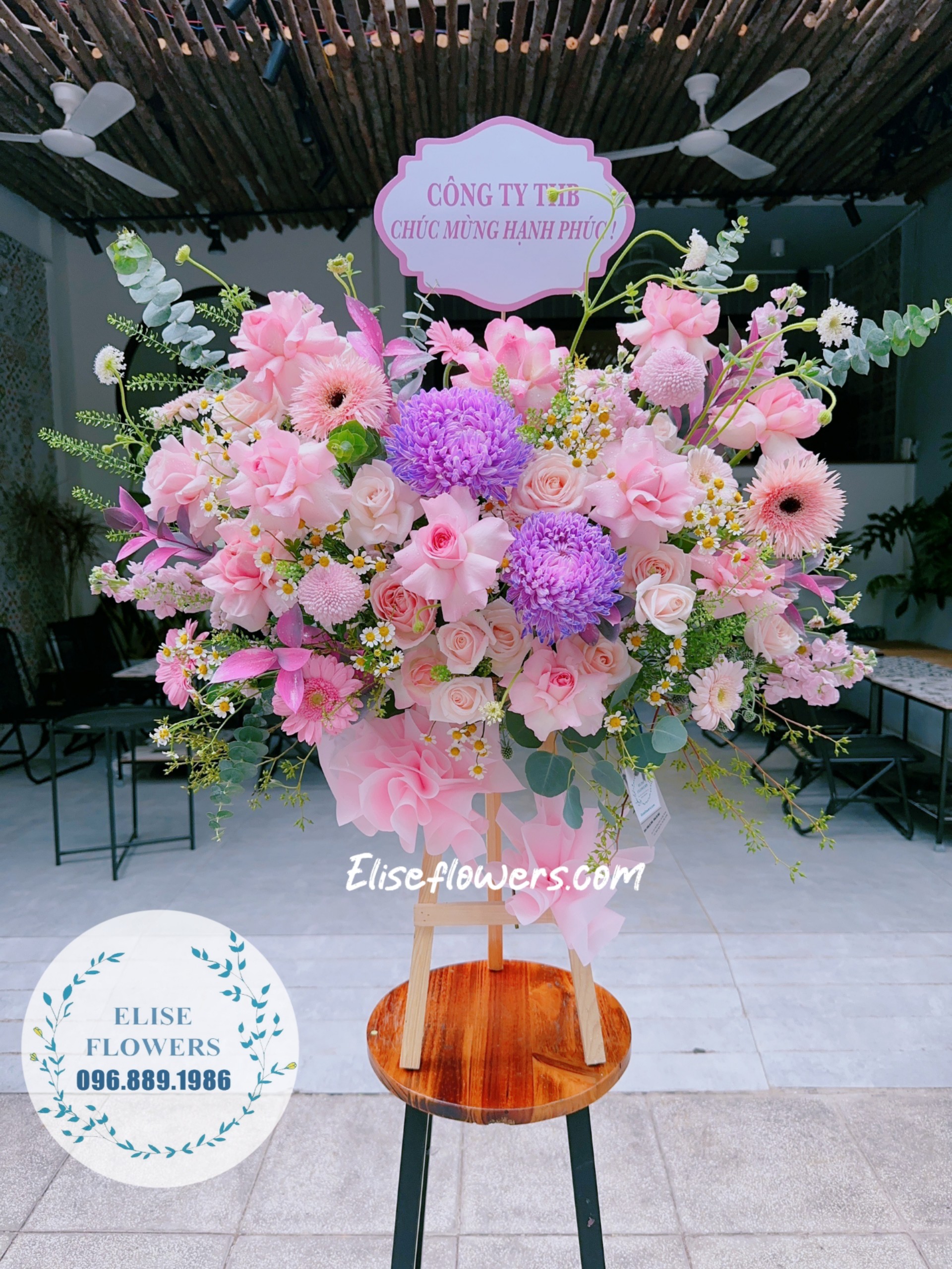 Đặt kệ hoa chúc mừng mini tại tiệm hoa Eliseflowers. Dịch vụ đặt hoa online - Giao hoa tận nơi 