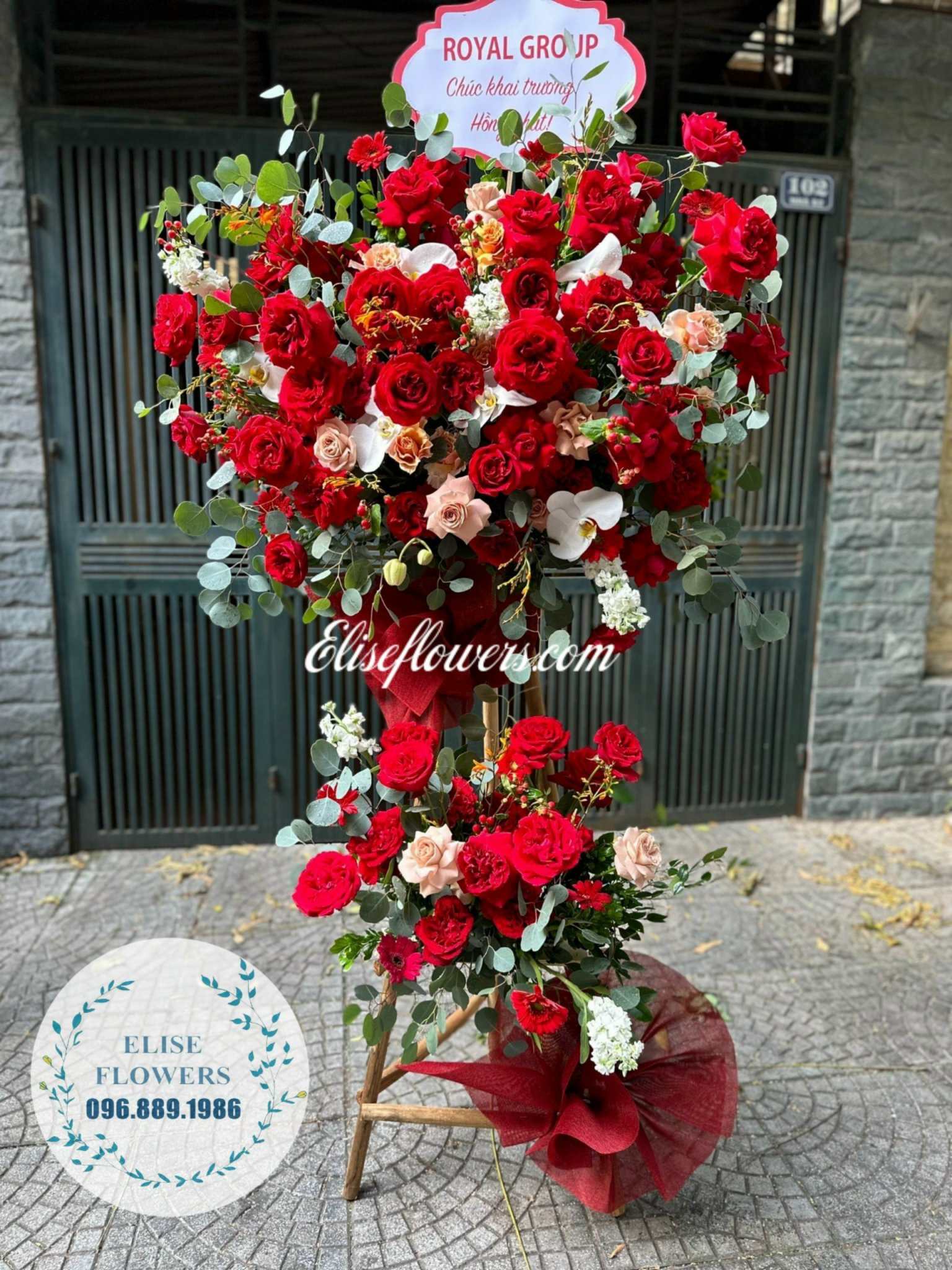 Ke-hoa-tone-do-cao-cap-Ke-hoa-2-tang-chuc-mung-dep-tai-Ha-Noi