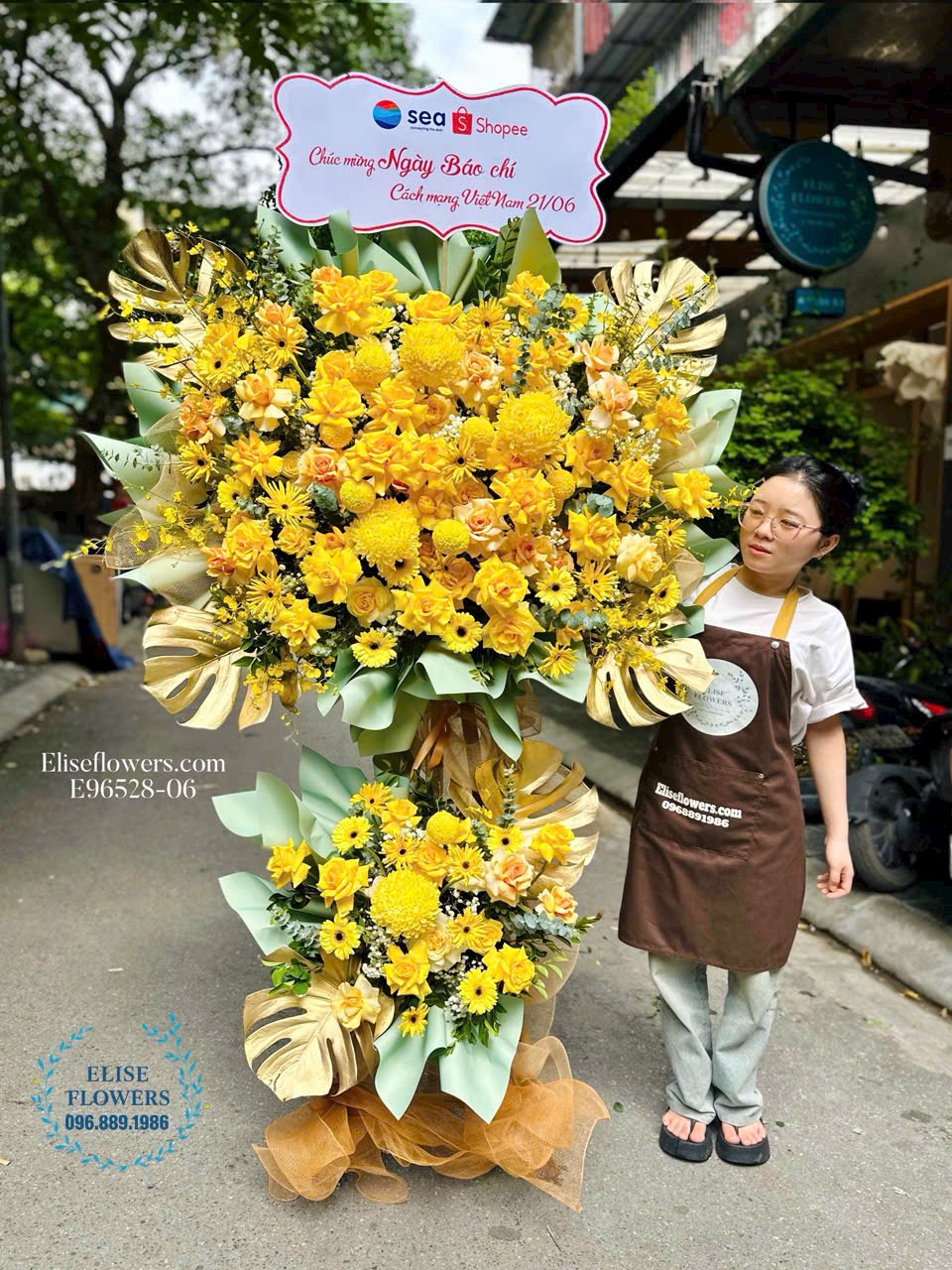 Kệ hoa tone vàng rực rỡ chúc mừng khai trương ở Hà Nội. Điện hoa khai trương Hà Nội - Eliseflowers