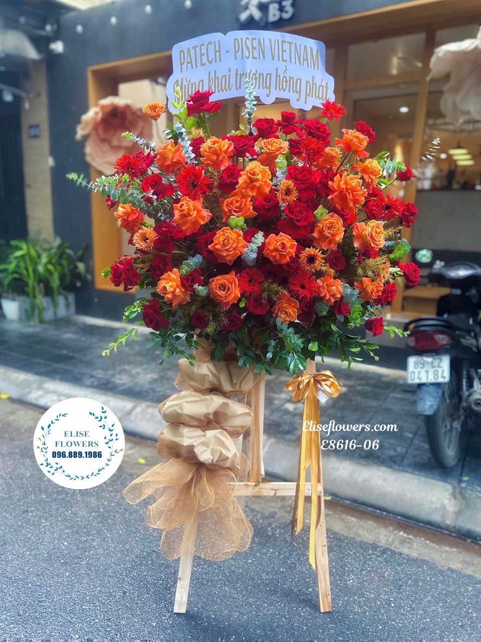 Hoa khai trương Hà Nôi. Kệ hoa khai trương tone đỏ cam chúc mừng đẹp