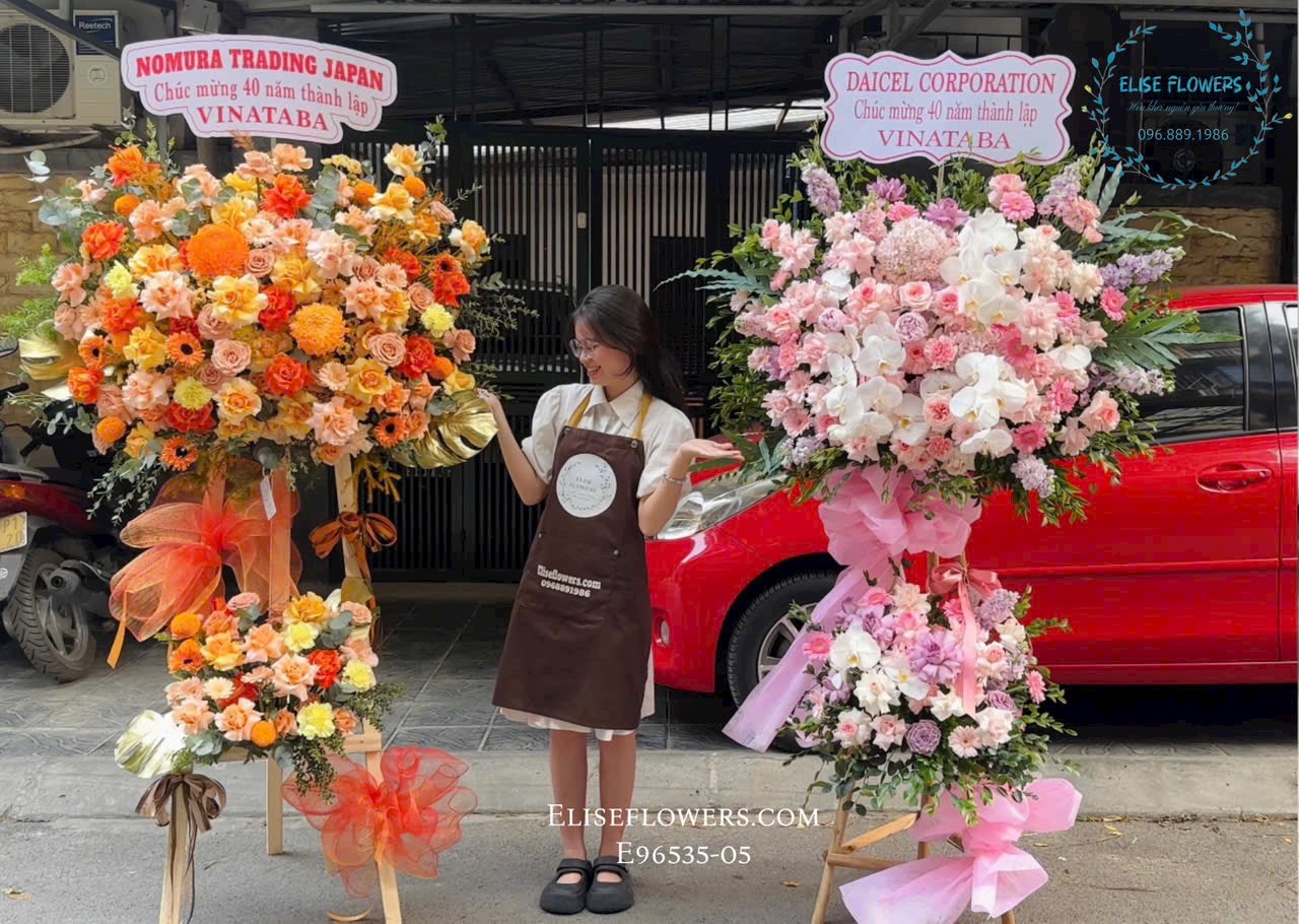 Kệ khai trương cao cấp tone cam. Hoa khai trương Đống Đa.