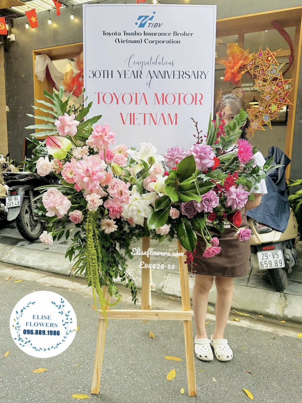 Kệ khung tranh đẹp. Kệ khung tranh tone hồng tím chúc mừng đẹp. Hoa chúc mừng kỷ niệm thành lập công ty