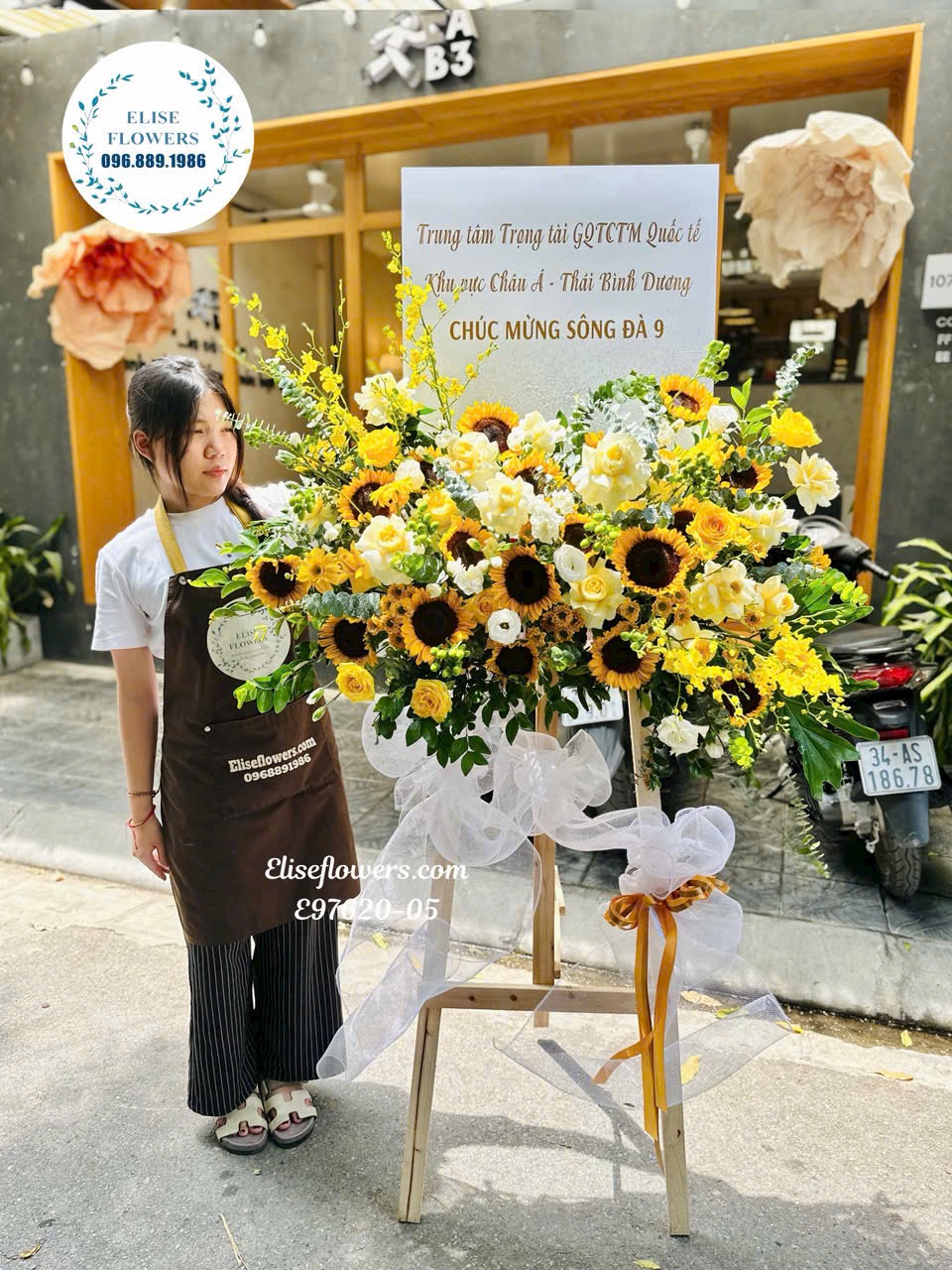 Kệ khung tranh hướng dương đẹp, sang trọng tại Hà Nội