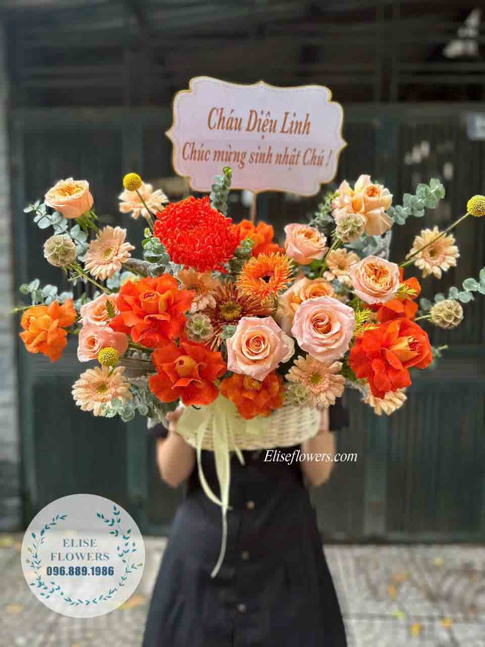 Lẵng hoa màu cam nam tính, lịch lãm | Lẵng hoa chúc mừng sinh nhật chồng yêu đẹp tại quận Đống Đa 