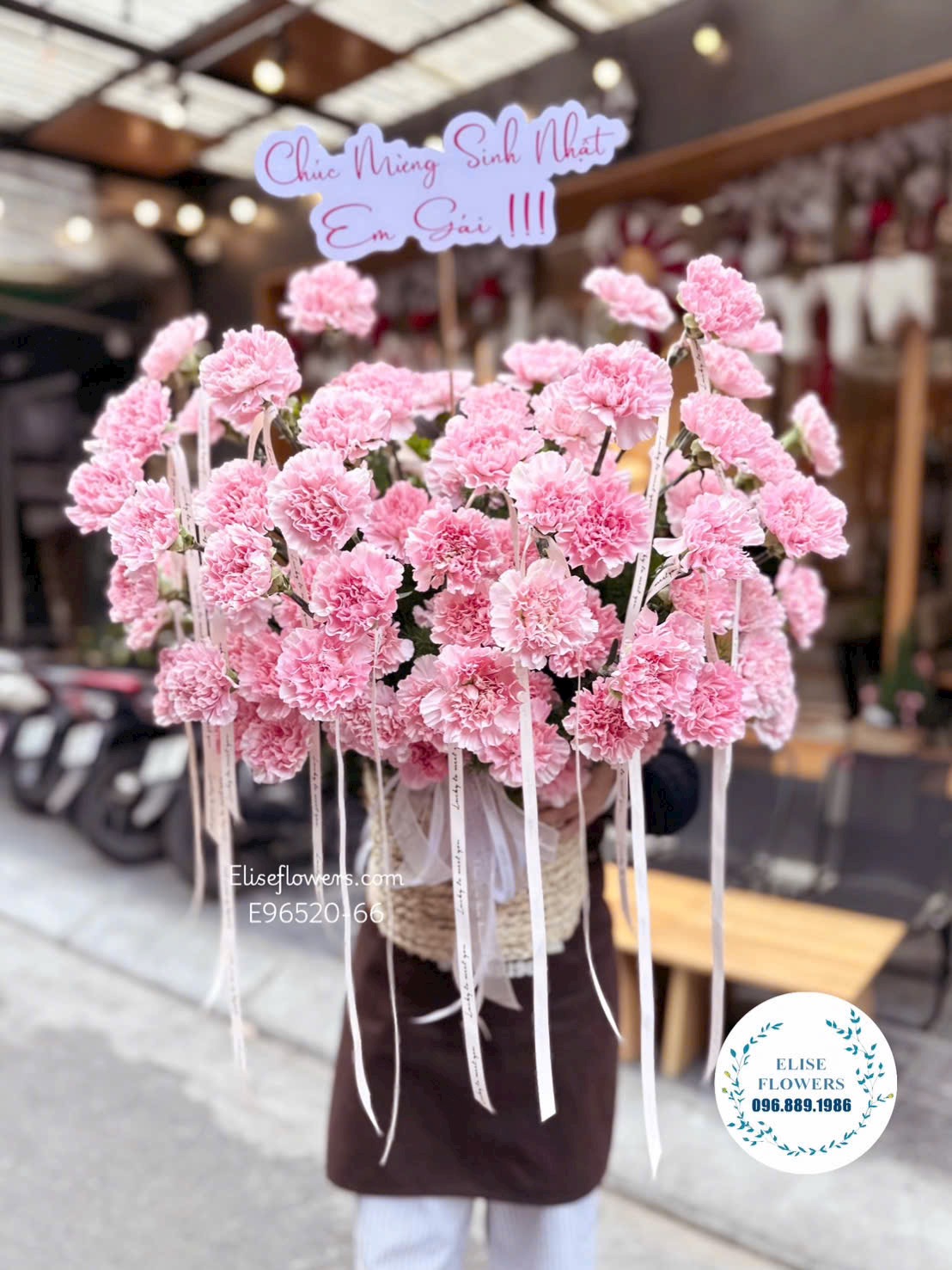 Hoa tươi Hà Nội. Đặt mua lẵng hoa cẩm chướng tặng chị gái, em gái, người thương