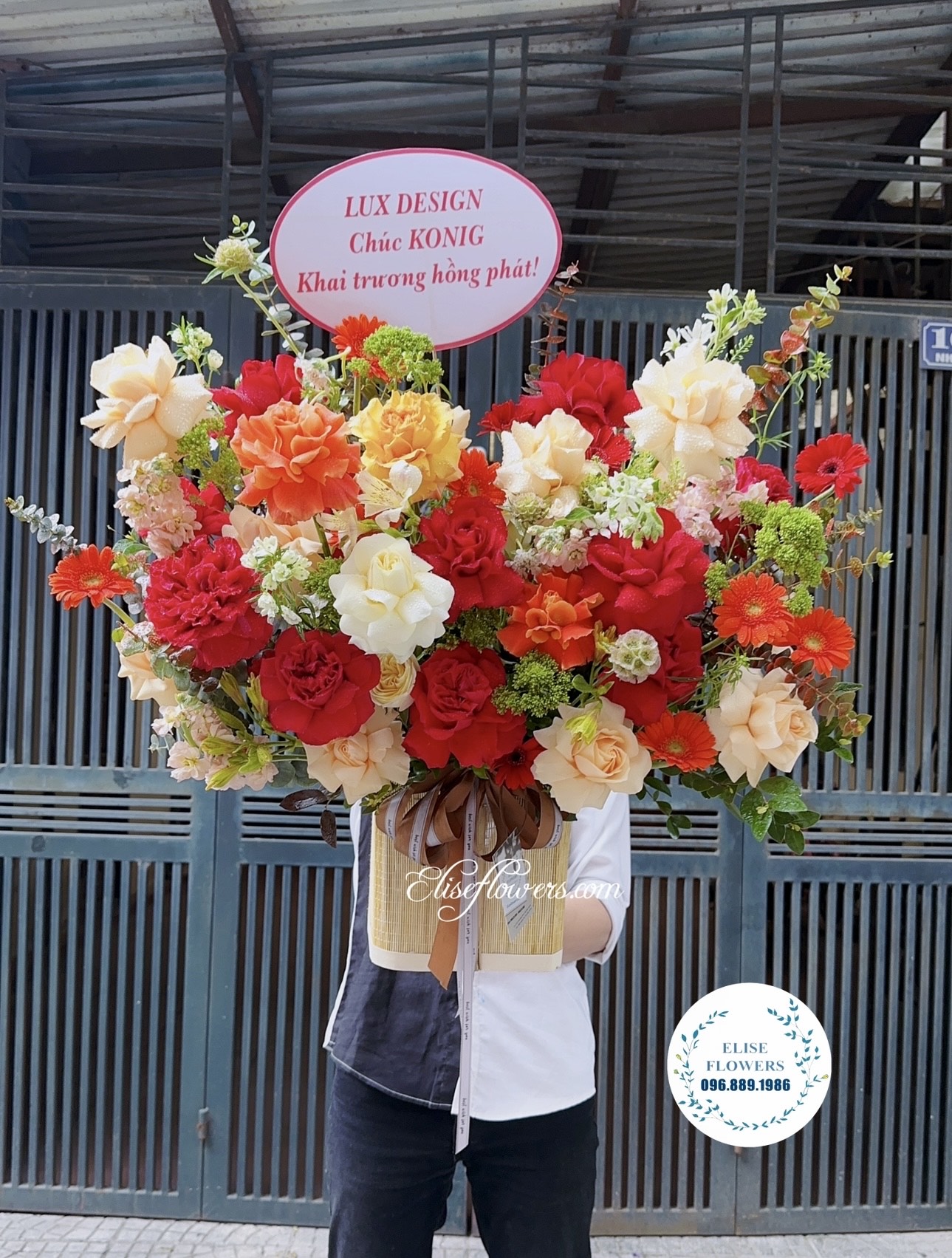Lẵng hoa khai trương màu đỏ rực rỡ ở quân Cầu Giấy, Hà Nội. Shop hoa tươi Hà Nội - Elise Flowers