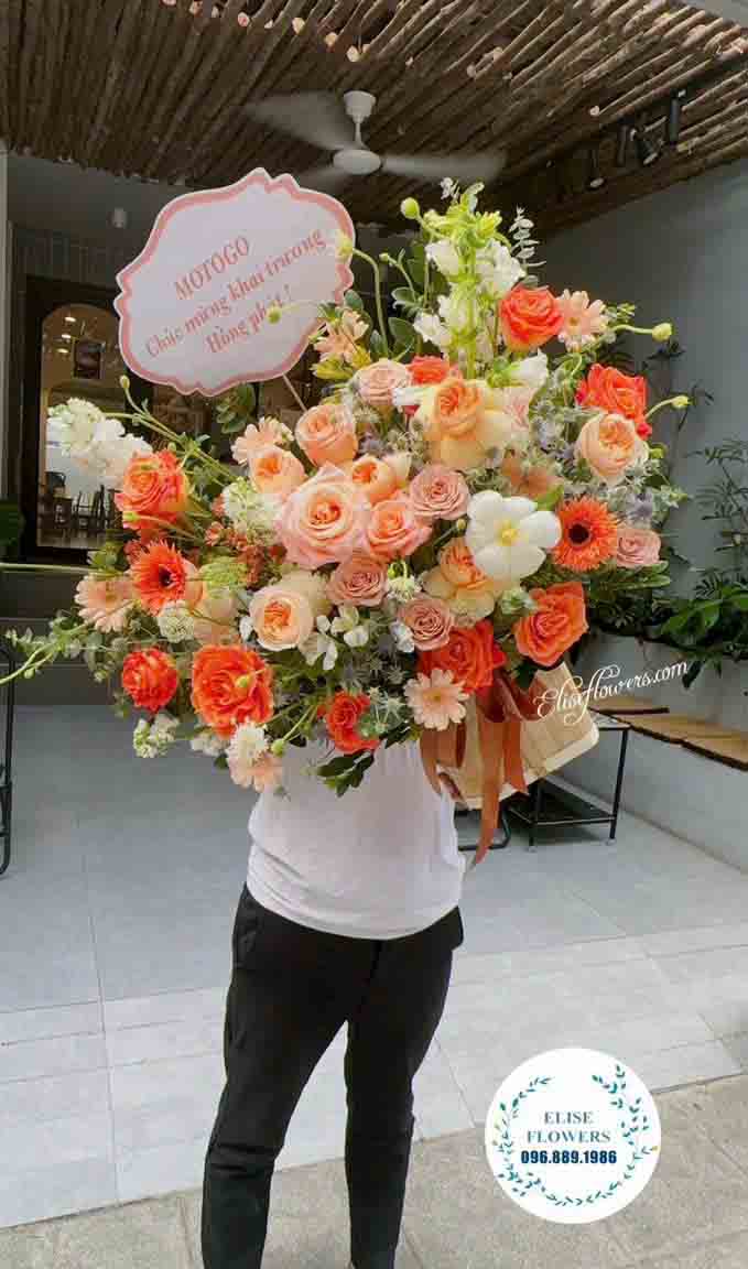 Giỏ hoa chúc mừng khai trương màu cam đào pastel | Giỏ hoa sang trọng chúc mừng khai trương
