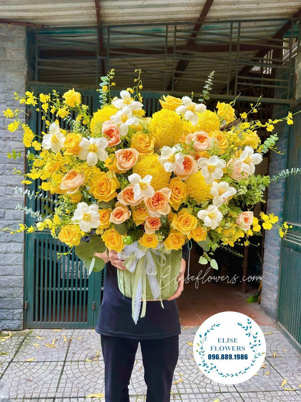 Lẵng hoa khai trương cao cấp tại quận Cầu Giấy - Hà Nội | Hoa khai trương màu vàng sang trọng