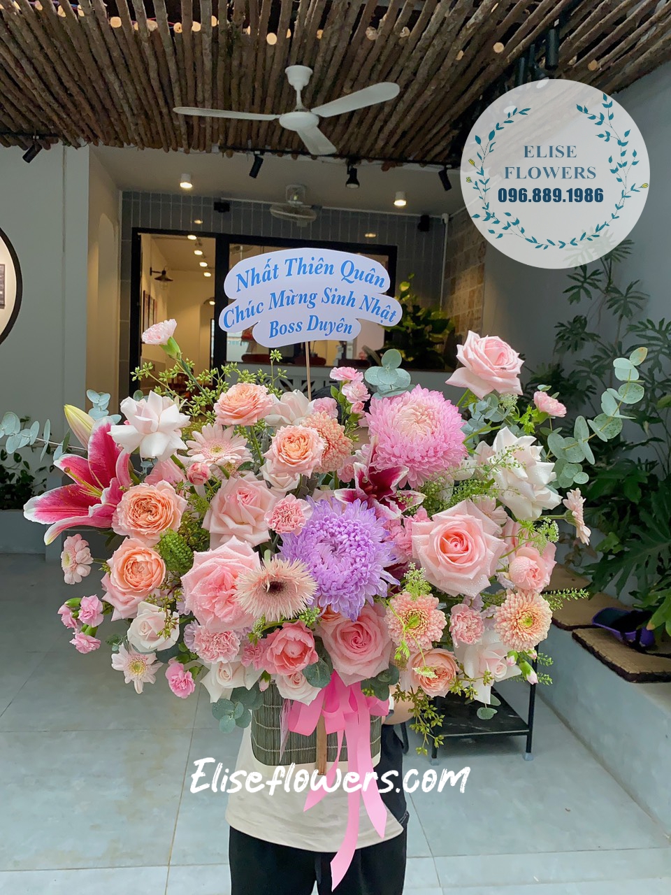 Lẵng hoa chúc mừng khai trương tone hồng trang nhã. Lẵng hoa chúc mừng đẹp ở Hà Nội