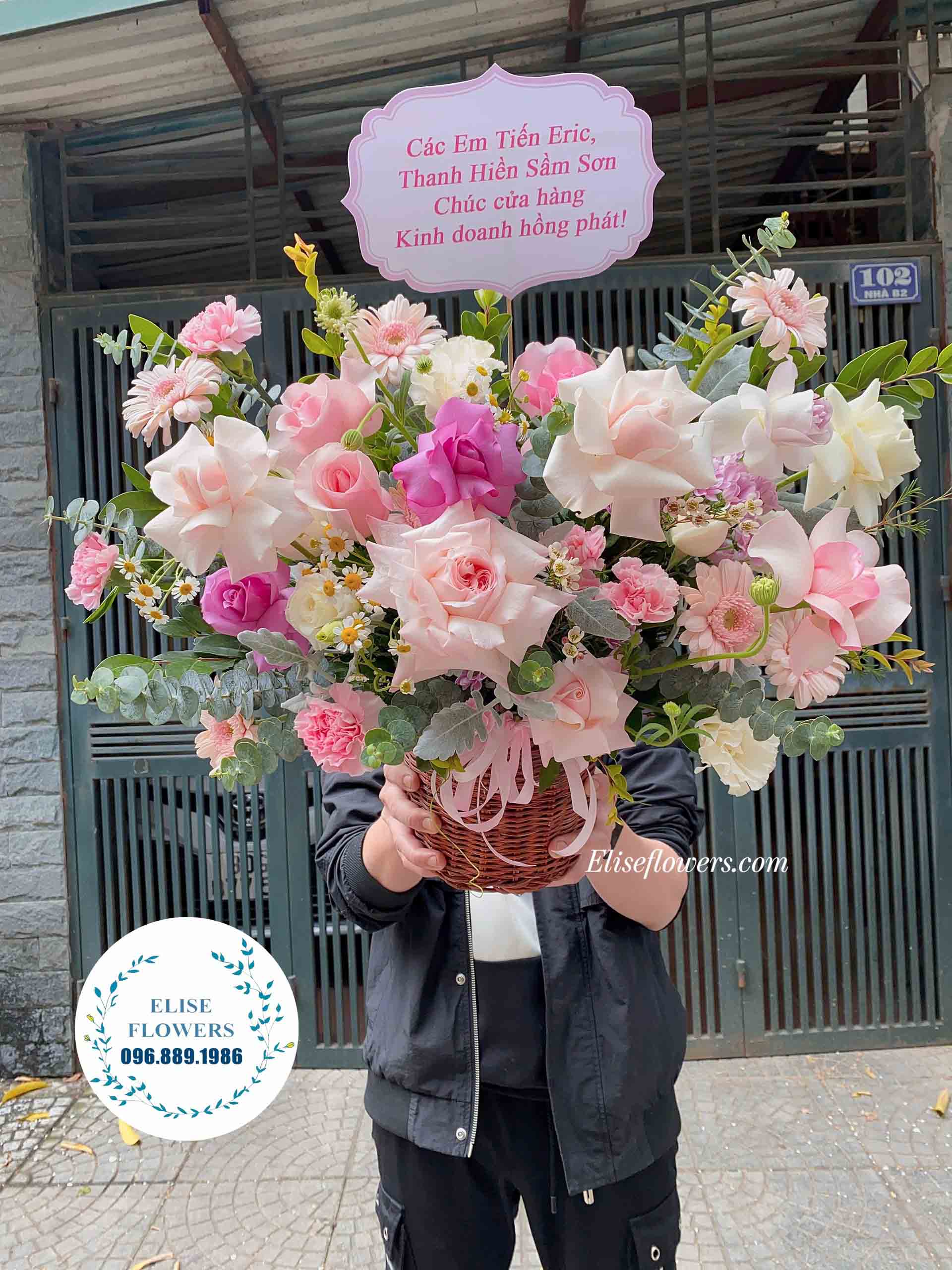Hoa chúc mừng kỉ niệm ngày cưới | Lẵng hoa tone hồng tinh tế tại Eliseflowers | Hoa tươi Hà Nội | Điện hoa chúc mừng đẹp tại quận Cầu Giấy - Ba Đình - Hoàn Kiếm - Hoàng Mai - Hai Ba Trưng - Long Biên - Đống Đa - Thanh Xuân - Hà Đông - Nam Từ Liêm - Bắc Từ Liêm - ...