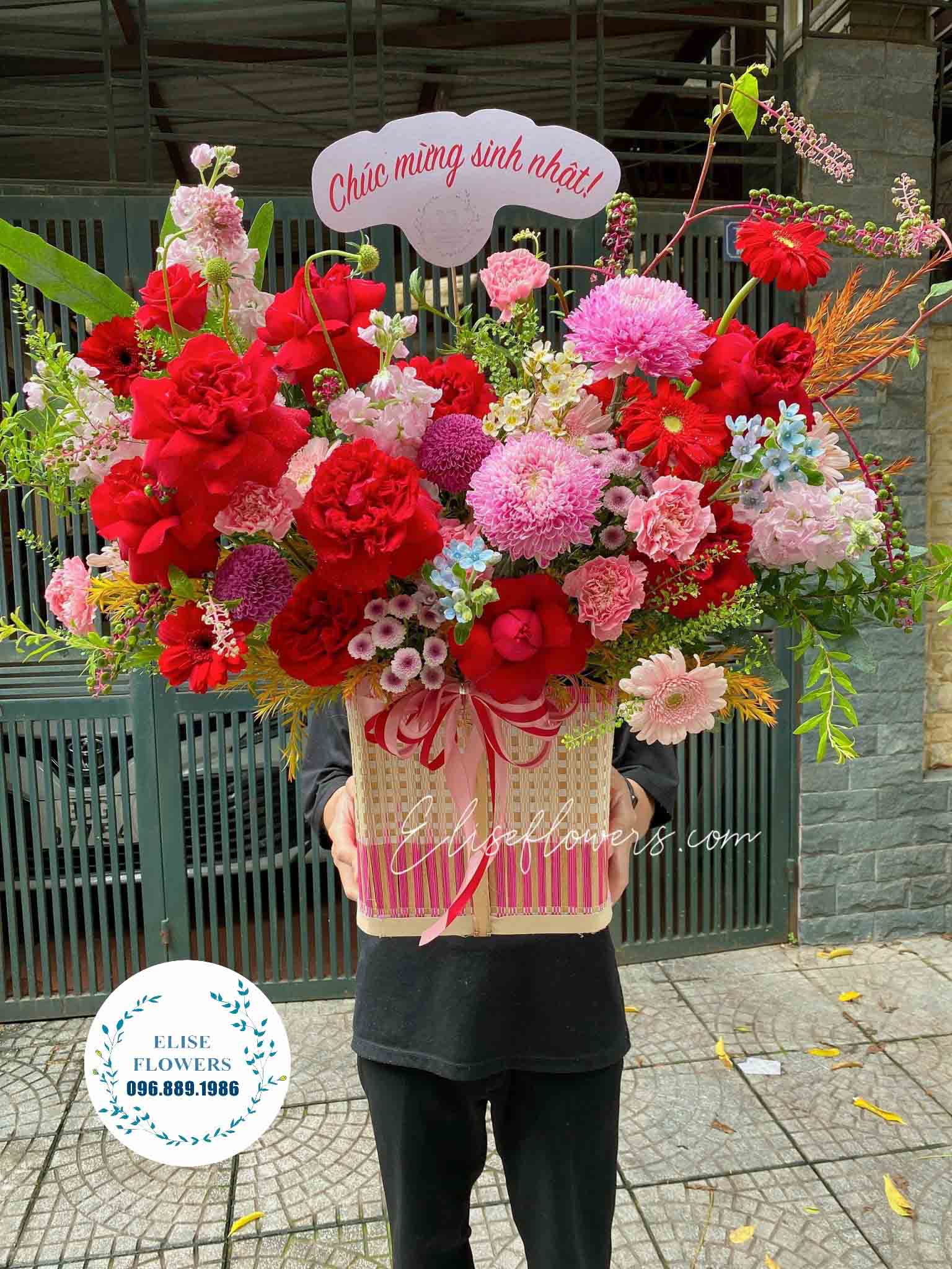 Hoa chúc mừng đẹp tại Hà Nội | LẴNG HOA SINH NHẬT TONE ĐỎ SANG TRỌNG TẠI ELISEFLOWERS - Shop hoa tươi uy tín tại Cầu Giấy - Hà Nội