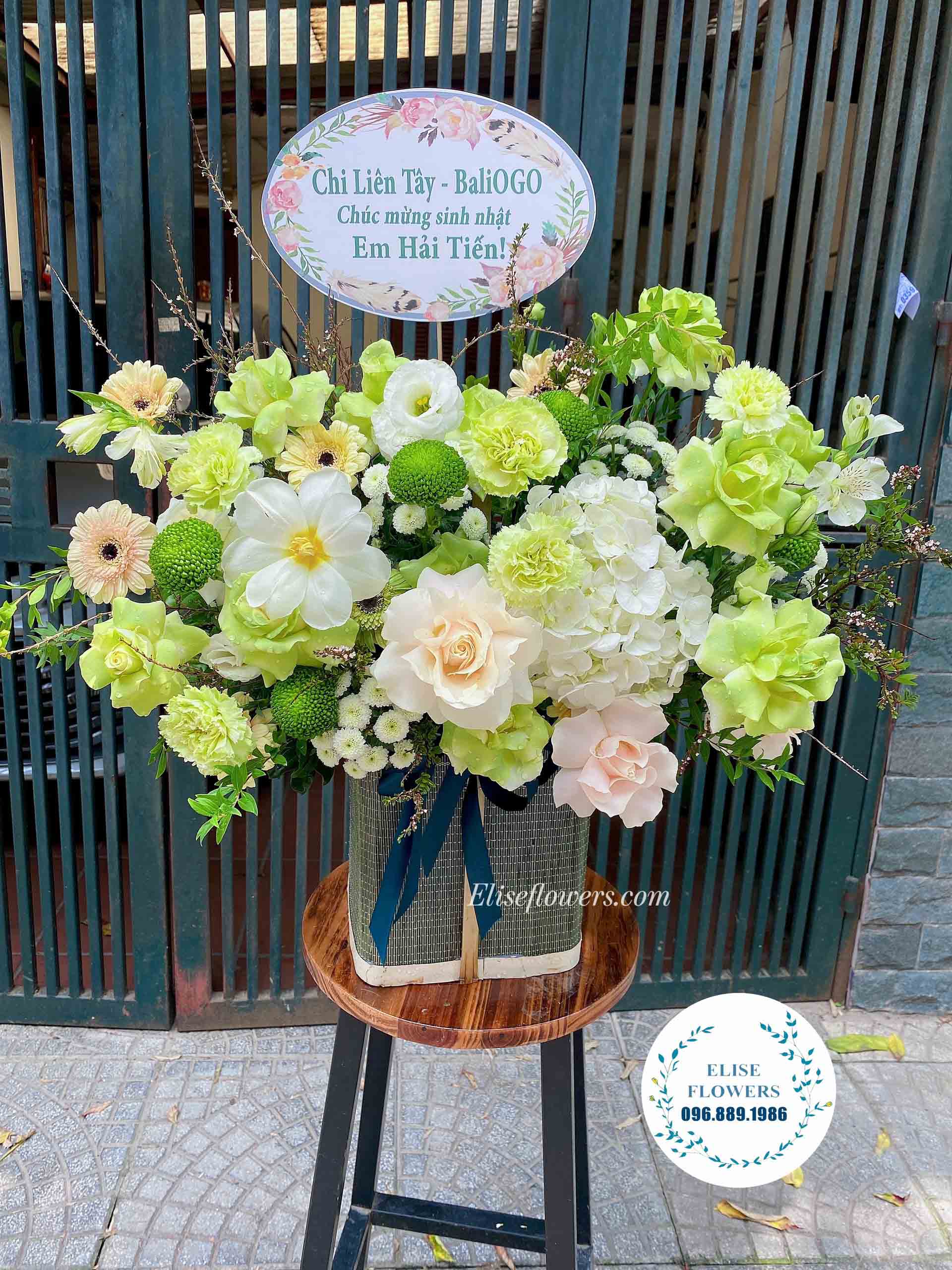 Lẵng hoa màu xanh lá chúc mừng sự kiện, hội nghị, hội thảo, sinh nhật công ty ở quận Cầu Giấy, Hà Nội