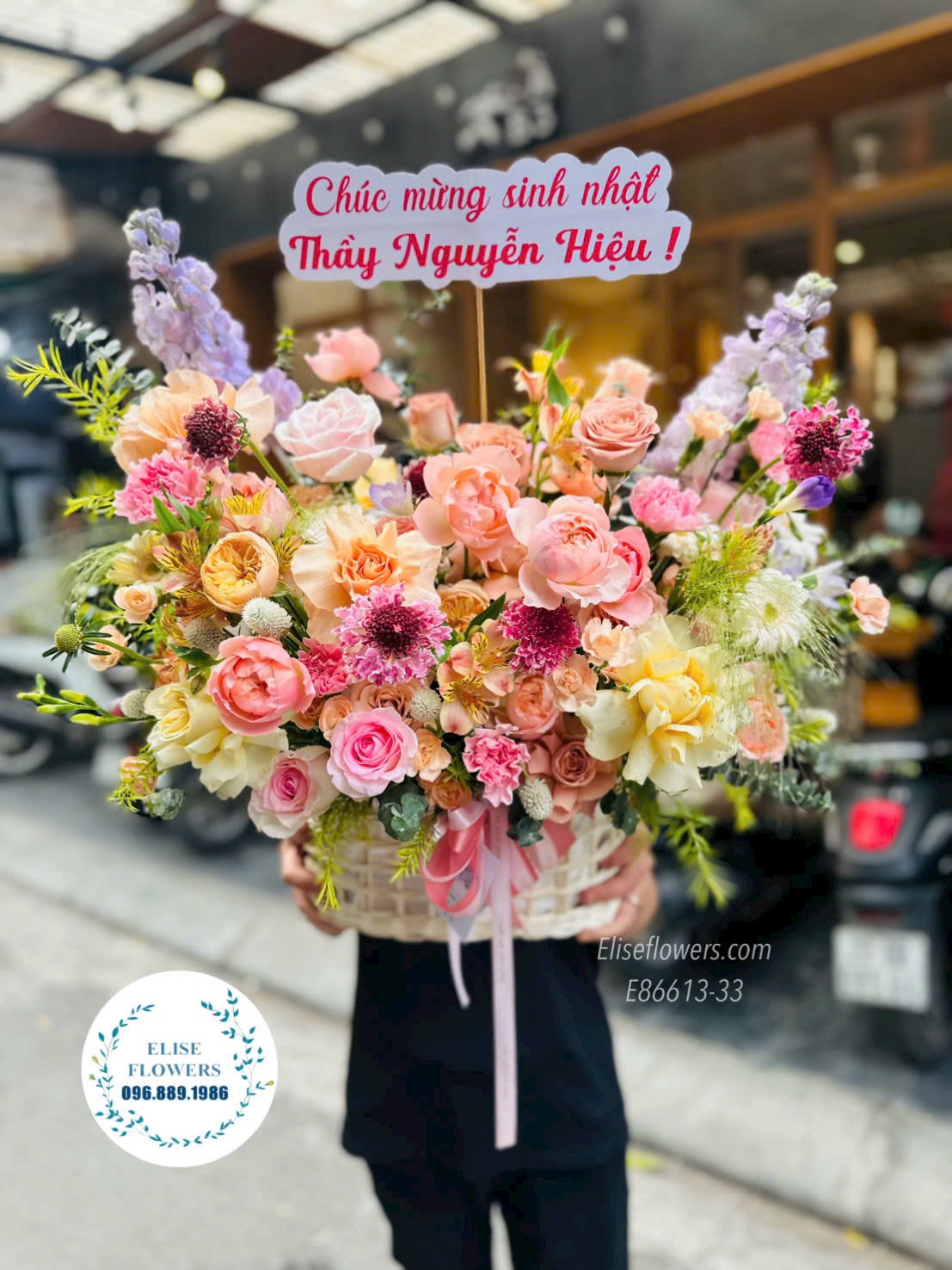 Lẵng hoa xinh xắm tặng Sếp. Lẵng hoa đẹp ở quận Ba Đình. Điện hoa Hà Nội Eliseflowers